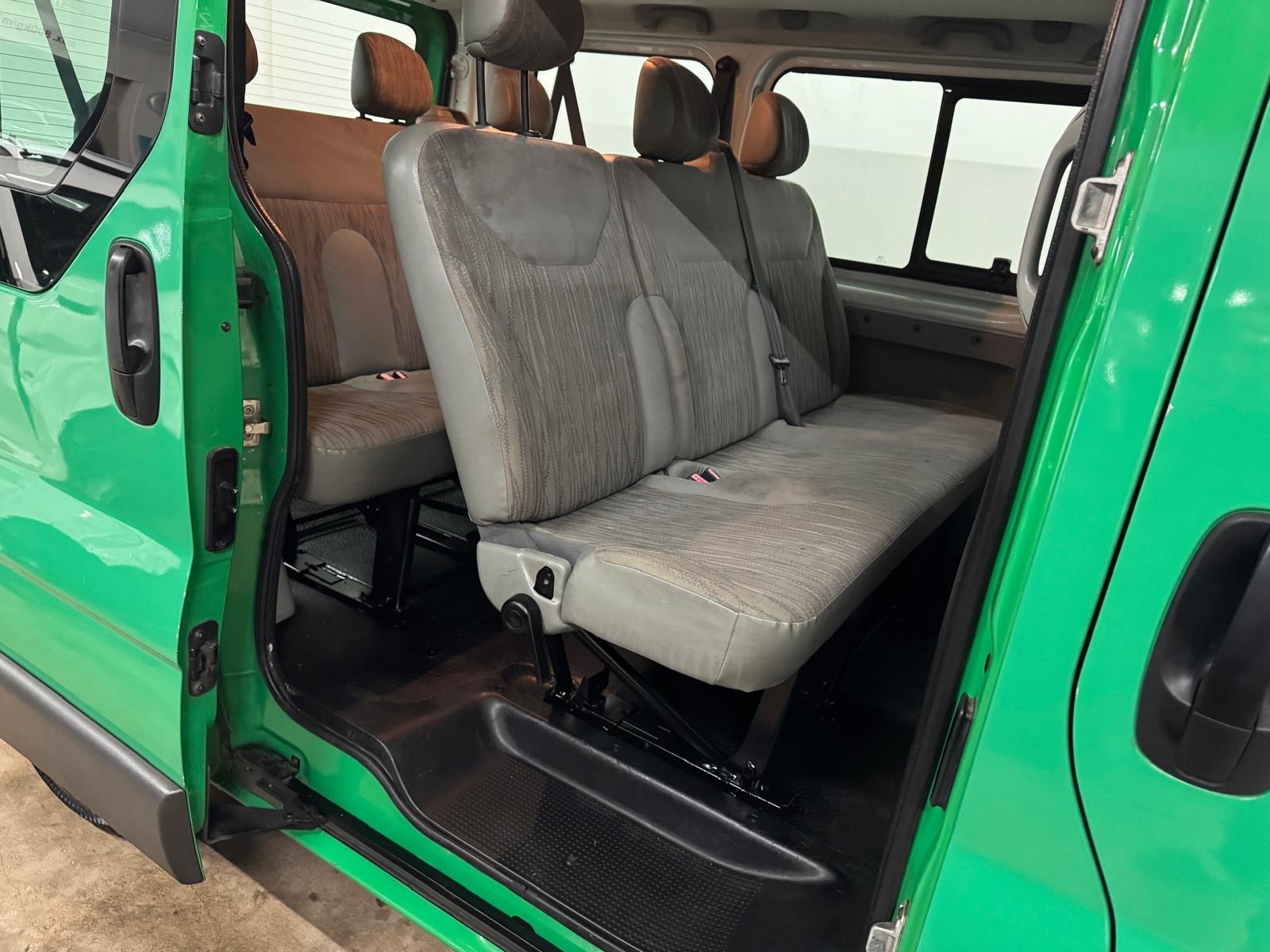 NISSAN Primastar 2.0dCi Comfort 8 Plätze-image-12