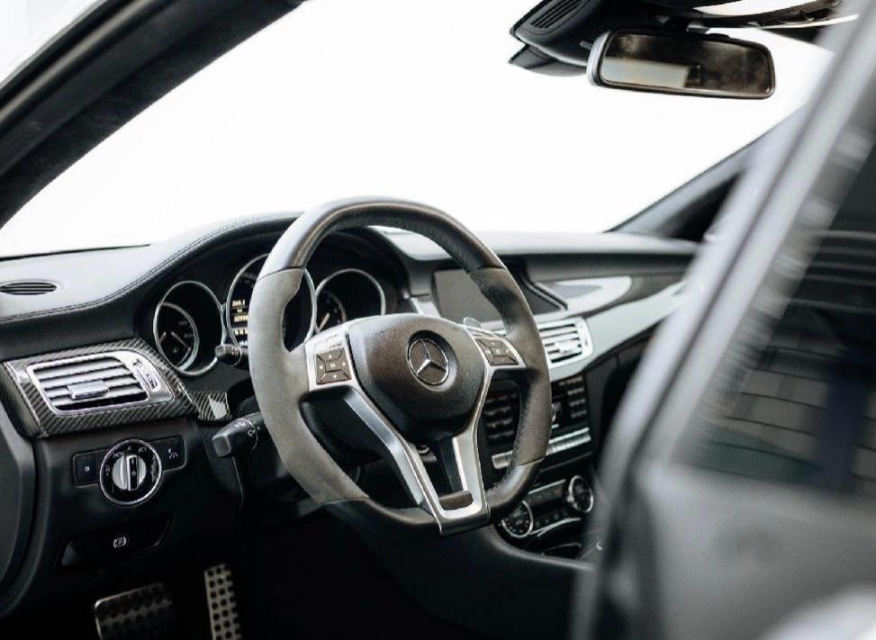 MERCEDES-BENZ CLS63 AMG / 557 PS / Vollausstattung / Carbonpaket / ex. DIPLOMATENFAHRZEUG-image-3