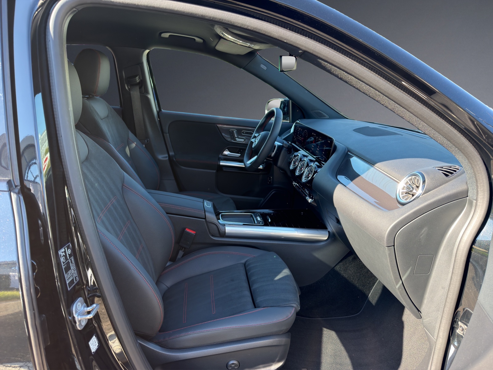 MERCEDES-BENZ GLA 200 Night Star 7G-DCT-image-6