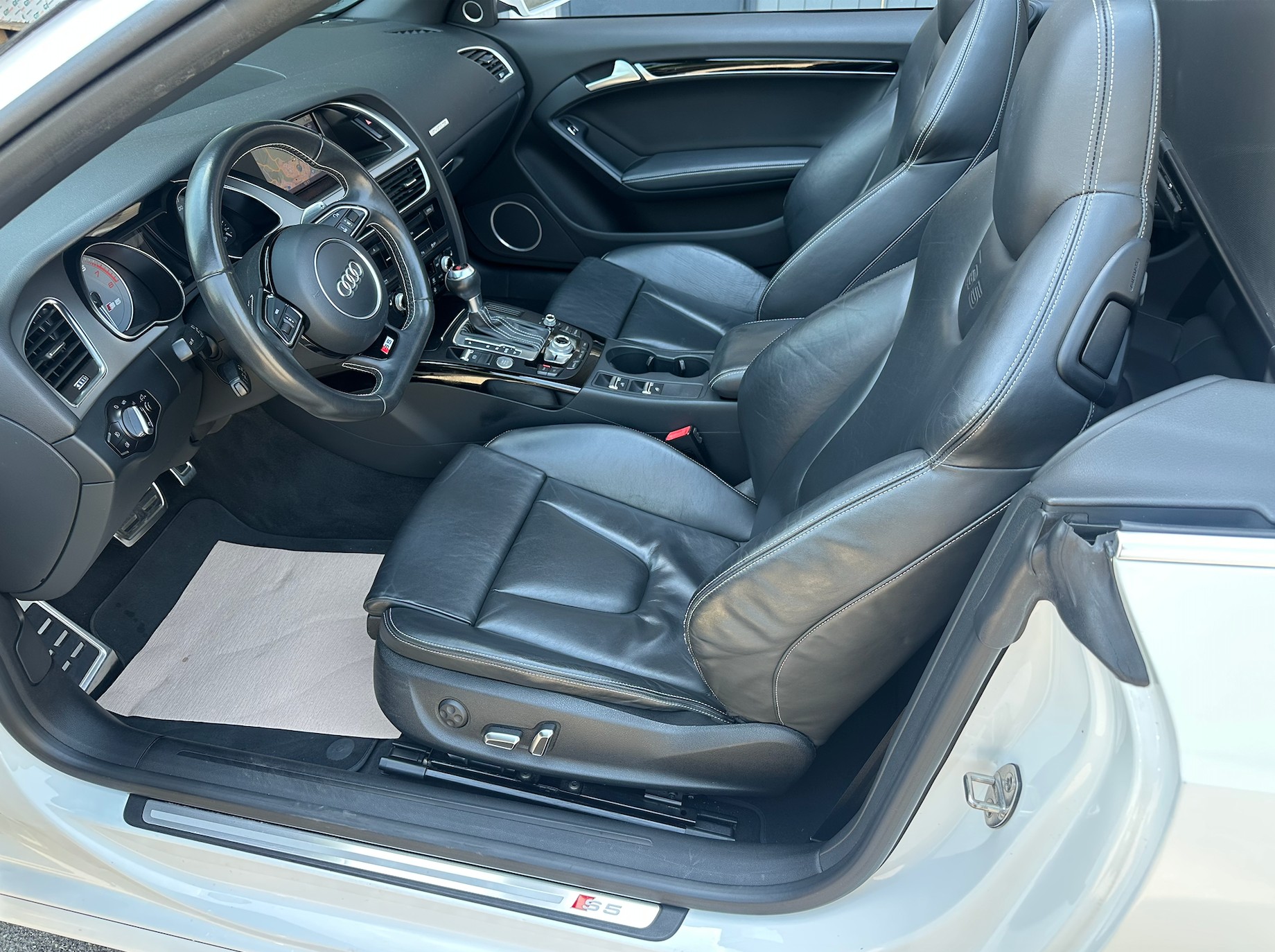 AUDI S5 Cabrio 3.0 TFSI quattro S-tronic-image-10
