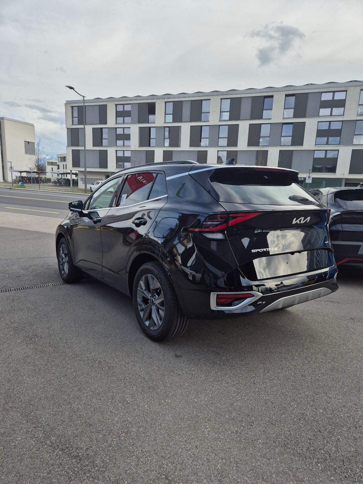 KIA Sportage 1.6 T-GDi Hybrid GT-Line-image-3