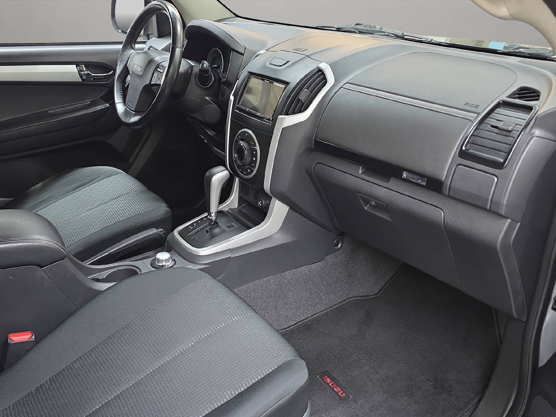 ISUZU D-Max Crew Pick-up 1.9 DDi Solar Plus 4x4-image-10