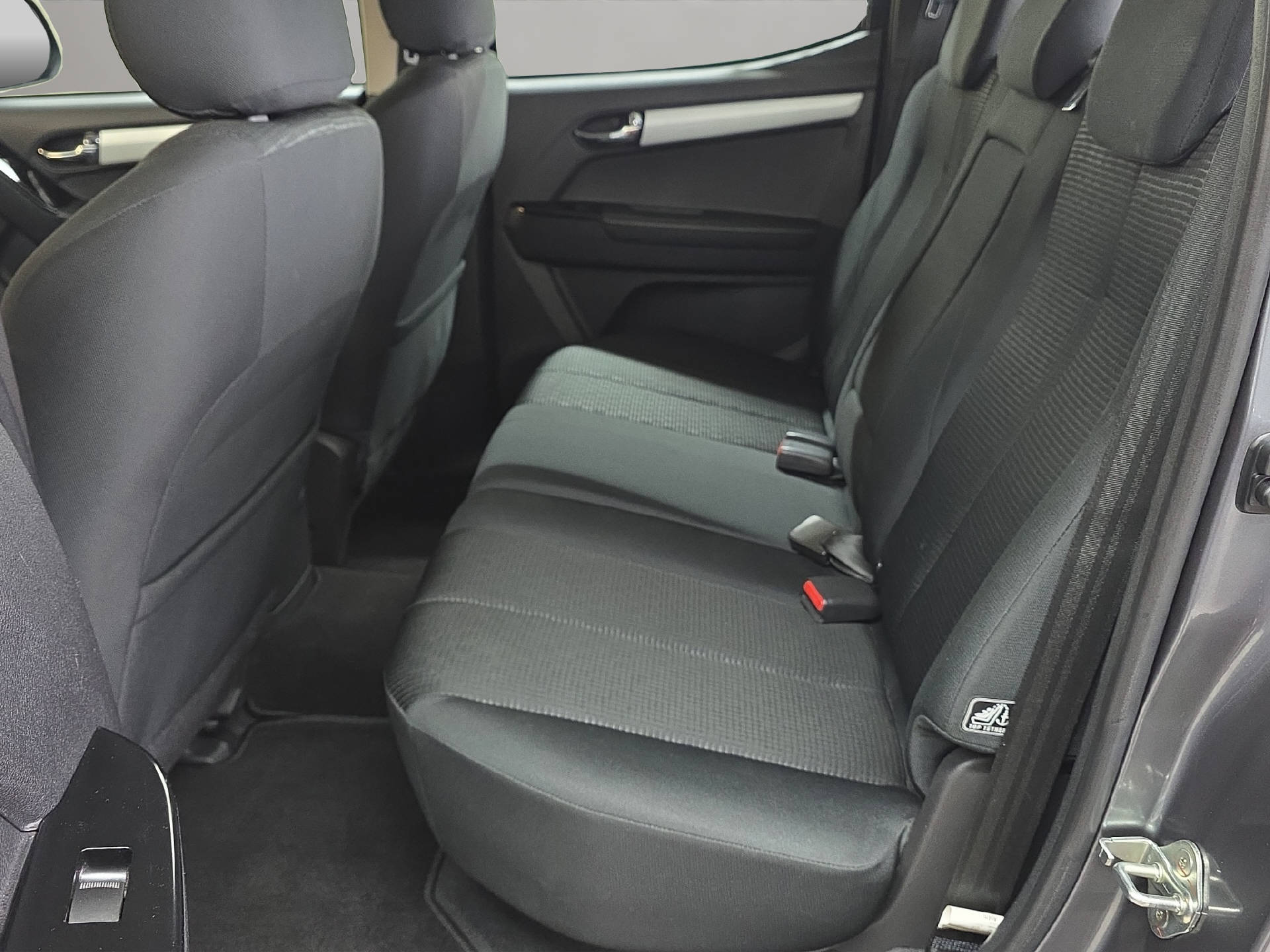 ISUZU D-Max Crew Pick-up 1.9 DDi Solar Plus 4x4-image-9