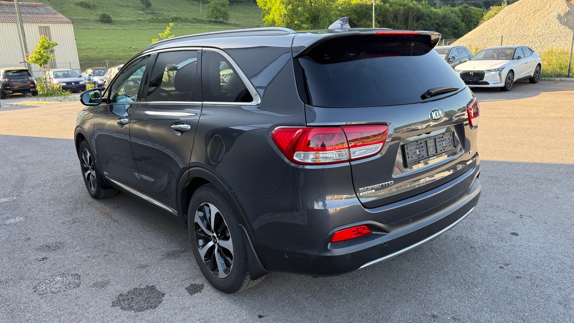 KIA Sorento 2.2 CRDI Style 7P. Automatic-image-9