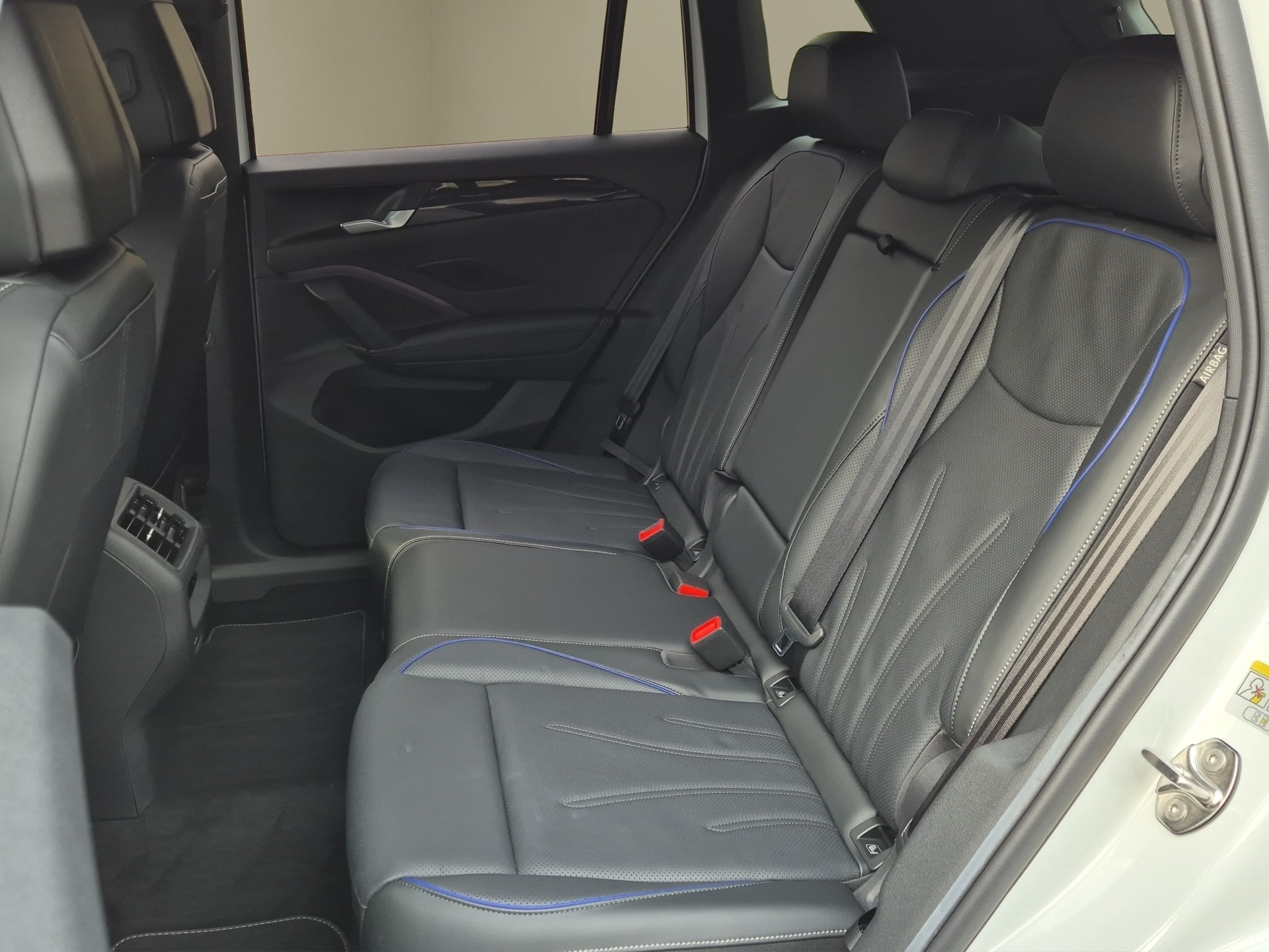 VW Tiguan 2.0 TSI DSG R-Line 4Motion-image-14