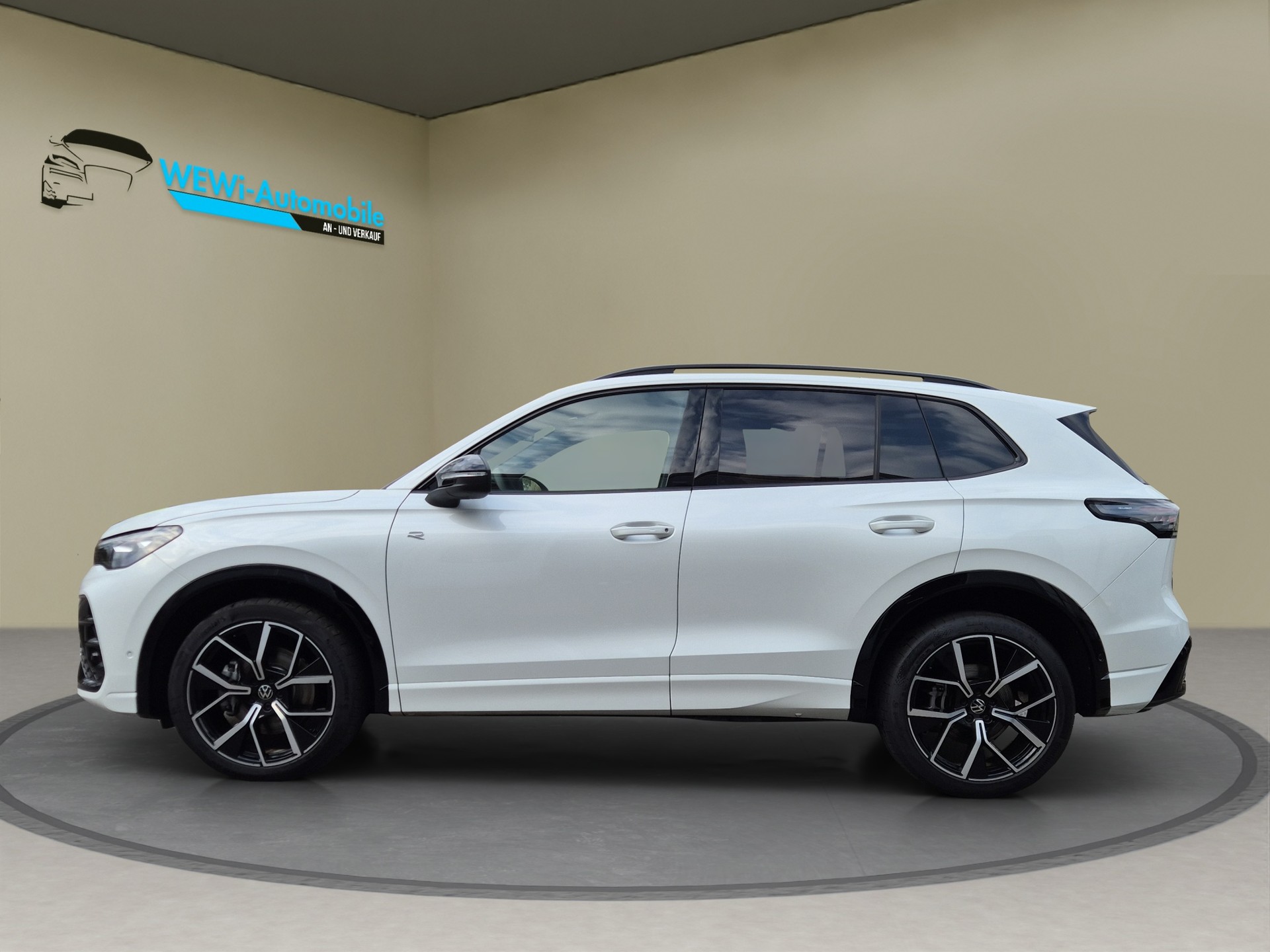 VW Tiguan 2.0 TSI DSG R-Line 4Motion-image-1
