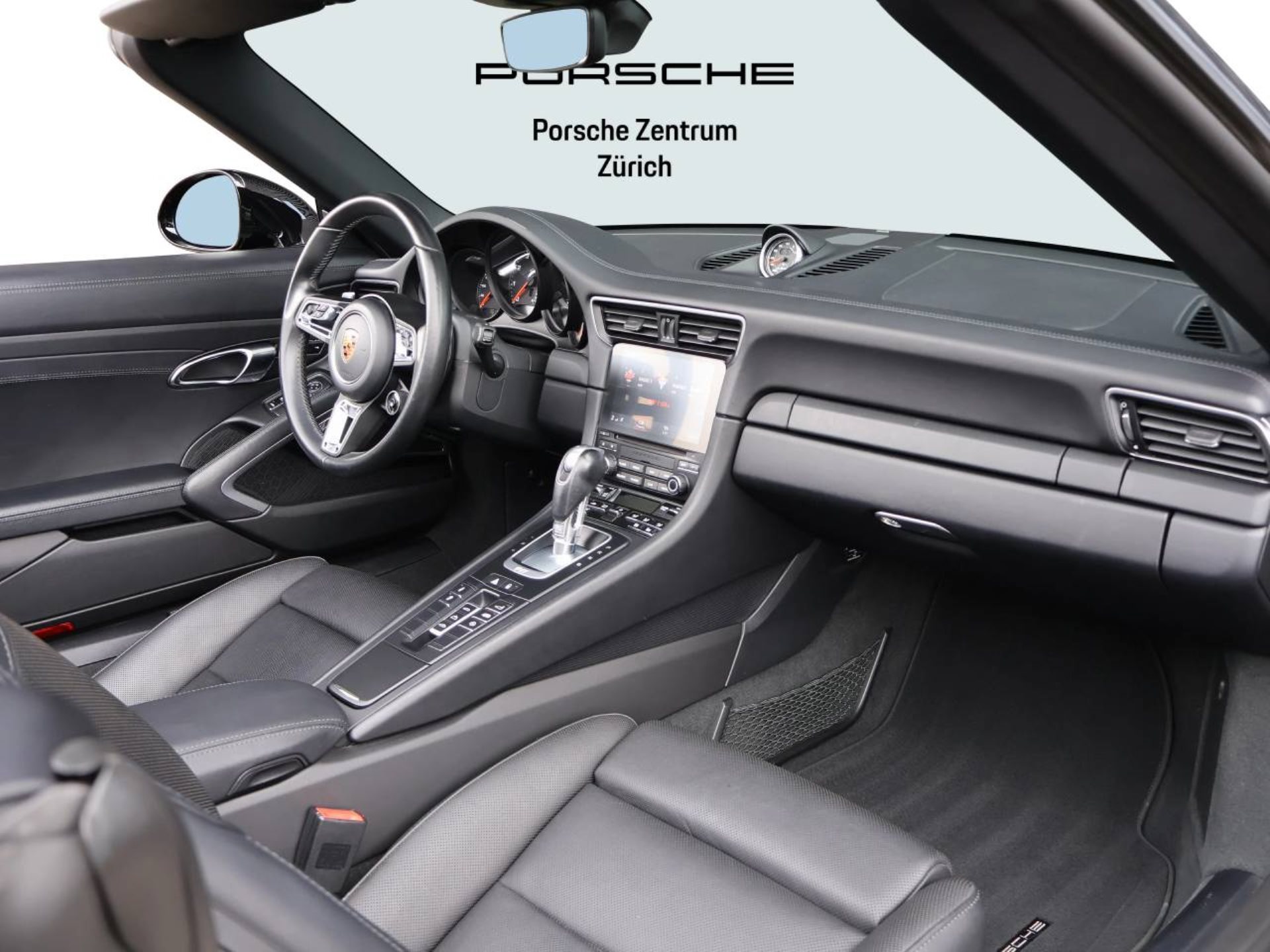 PORSCHE 911 Carrera 4 GTS Cabriolet-image-11