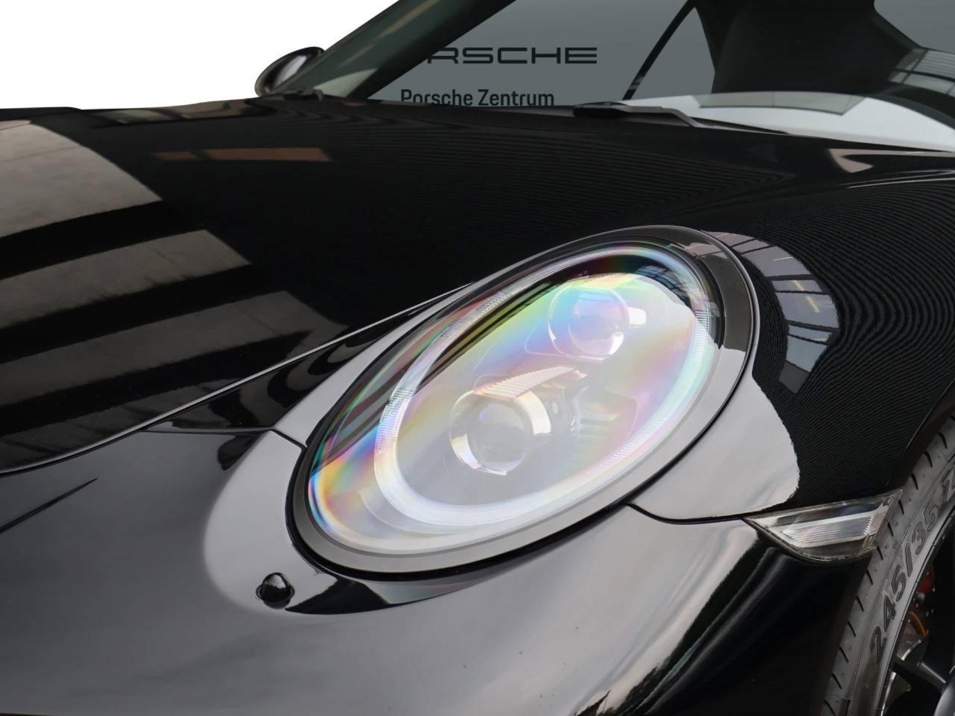 PORSCHE 911 Carrera 4 GTS Cabriolet-image-22