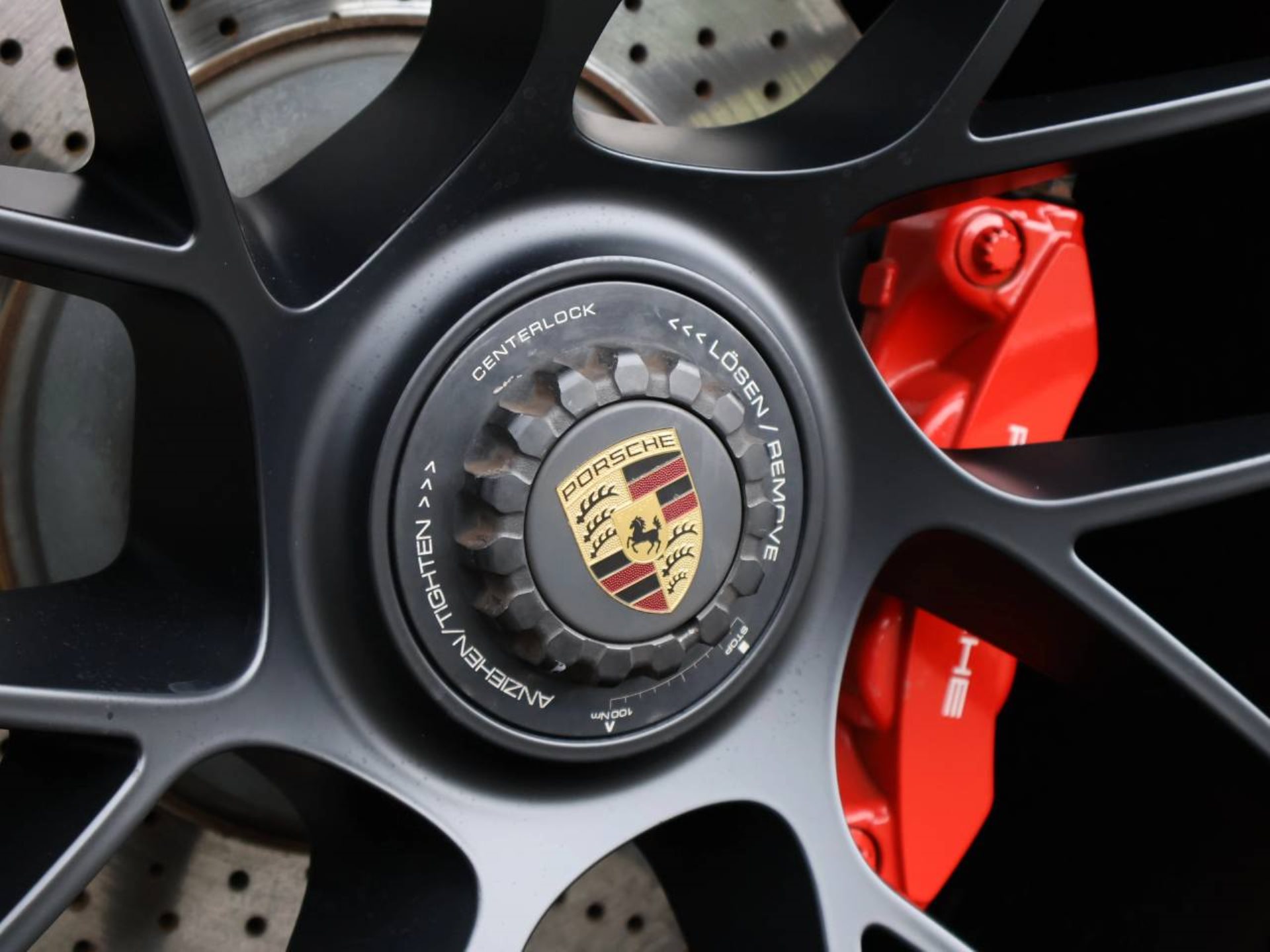 PORSCHE 911 Carrera 4 GTS Cabriolet-image-23