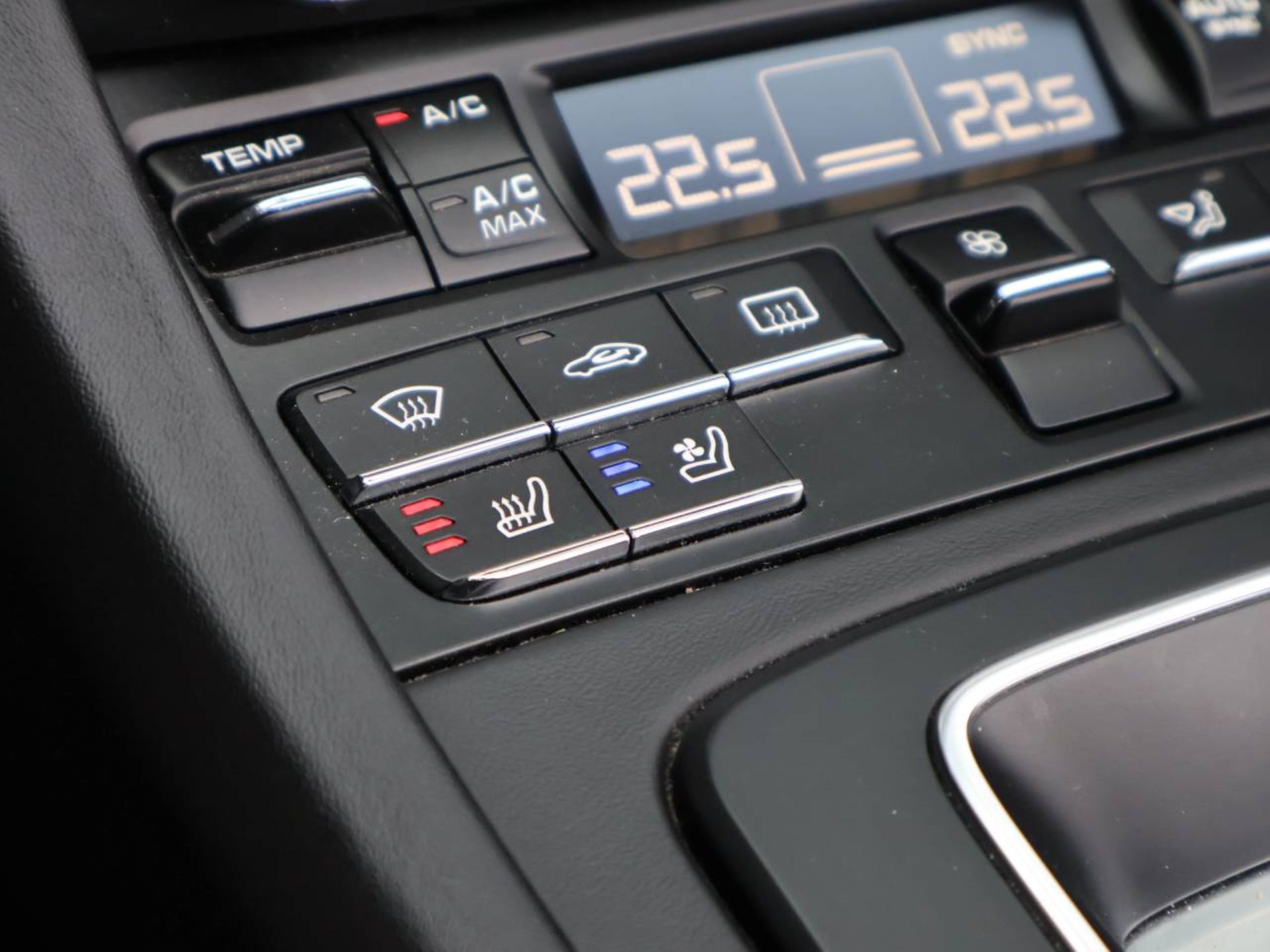 PORSCHE 911 Carrera 4 GTS Cabriolet-image-17