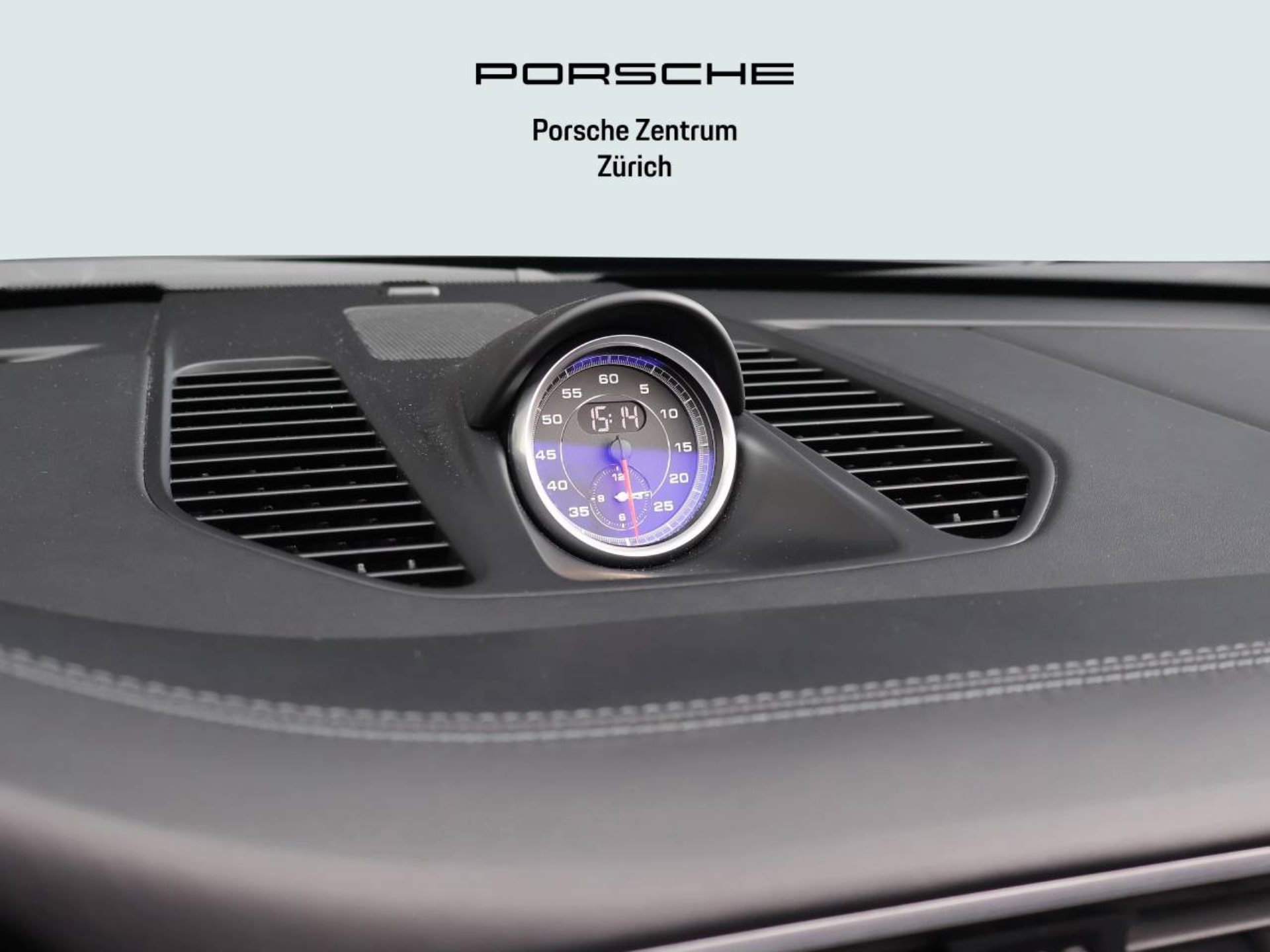 PORSCHE 911 Carrera 4 GTS Cabriolet-image-13
