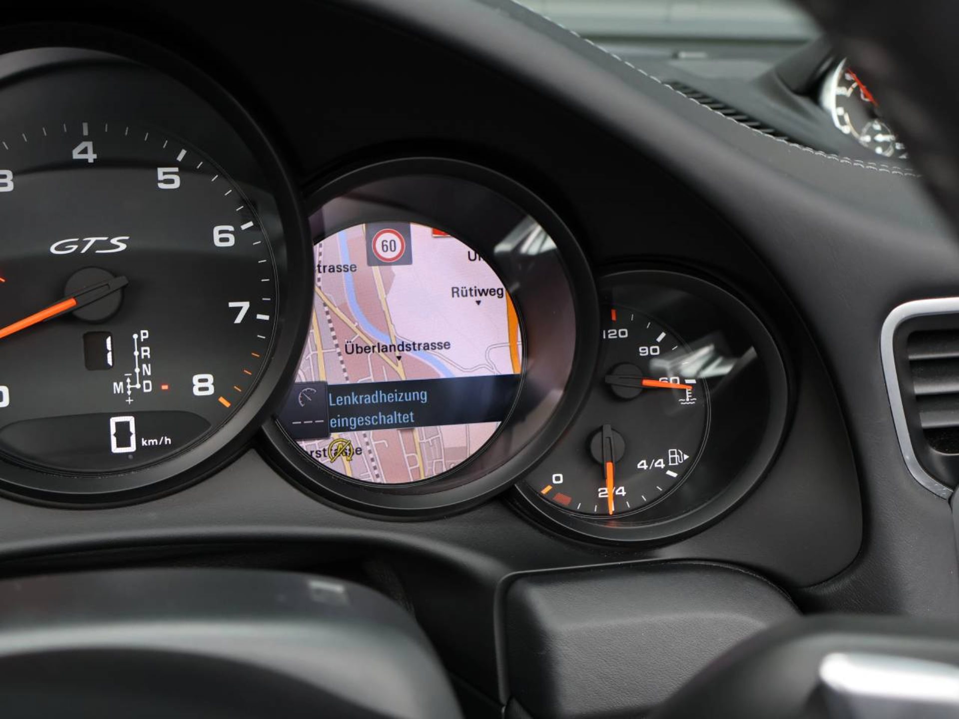 PORSCHE 911 Carrera 4 GTS Cabriolet-image-14