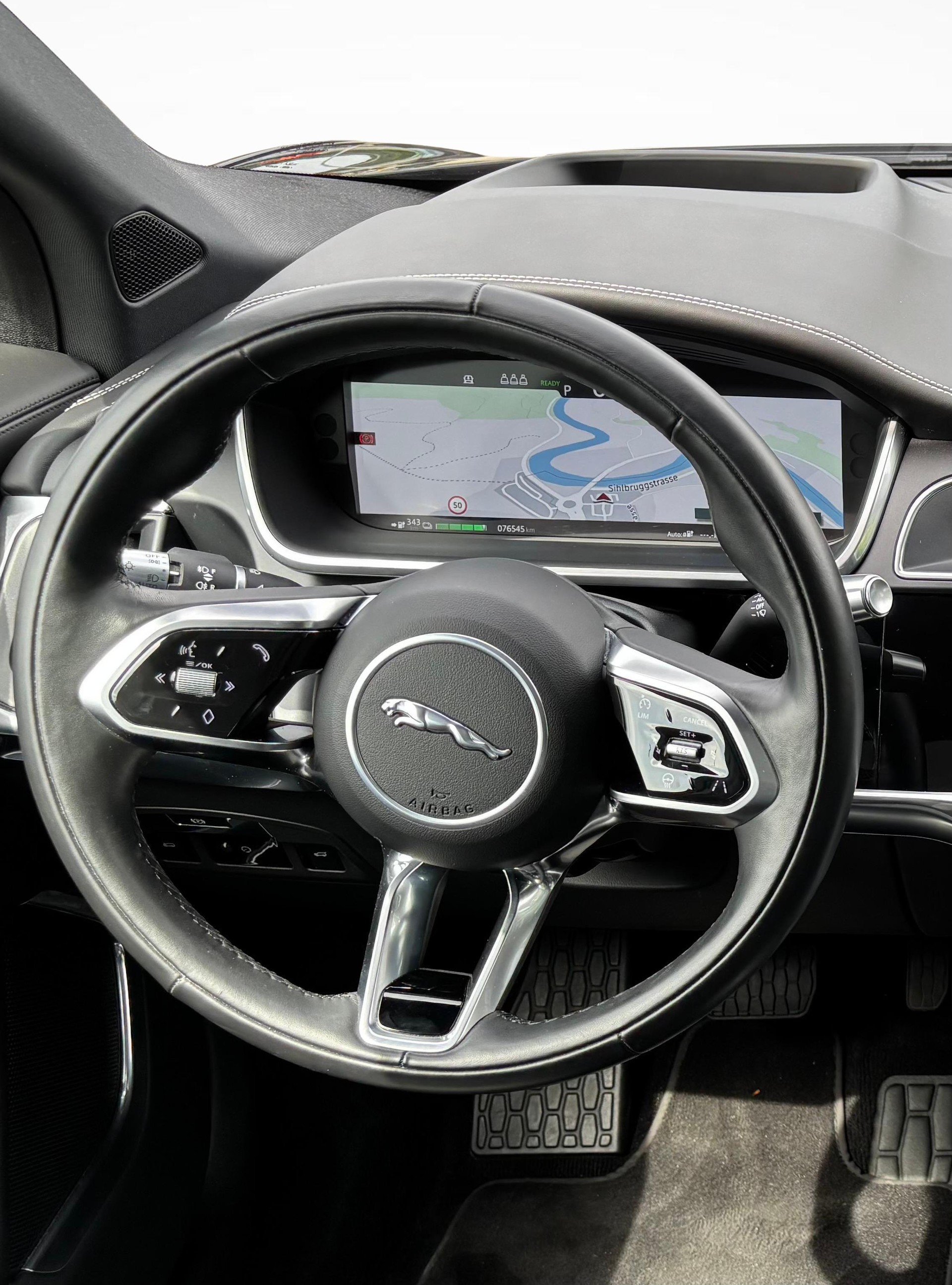 JAGUAR I-Pace EV400 HSE AWD-image-4