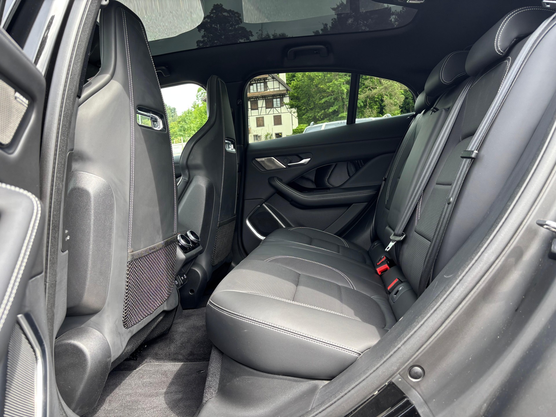 JAGUAR I-Pace EV400 HSE AWD-image-6
