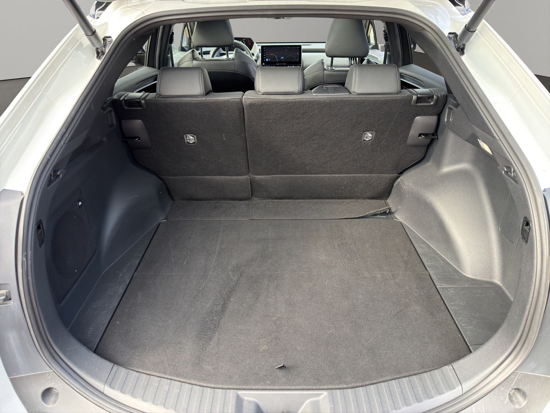 TOYOTA bZ4X 6.6 kw OBC Premium AWD-image-8