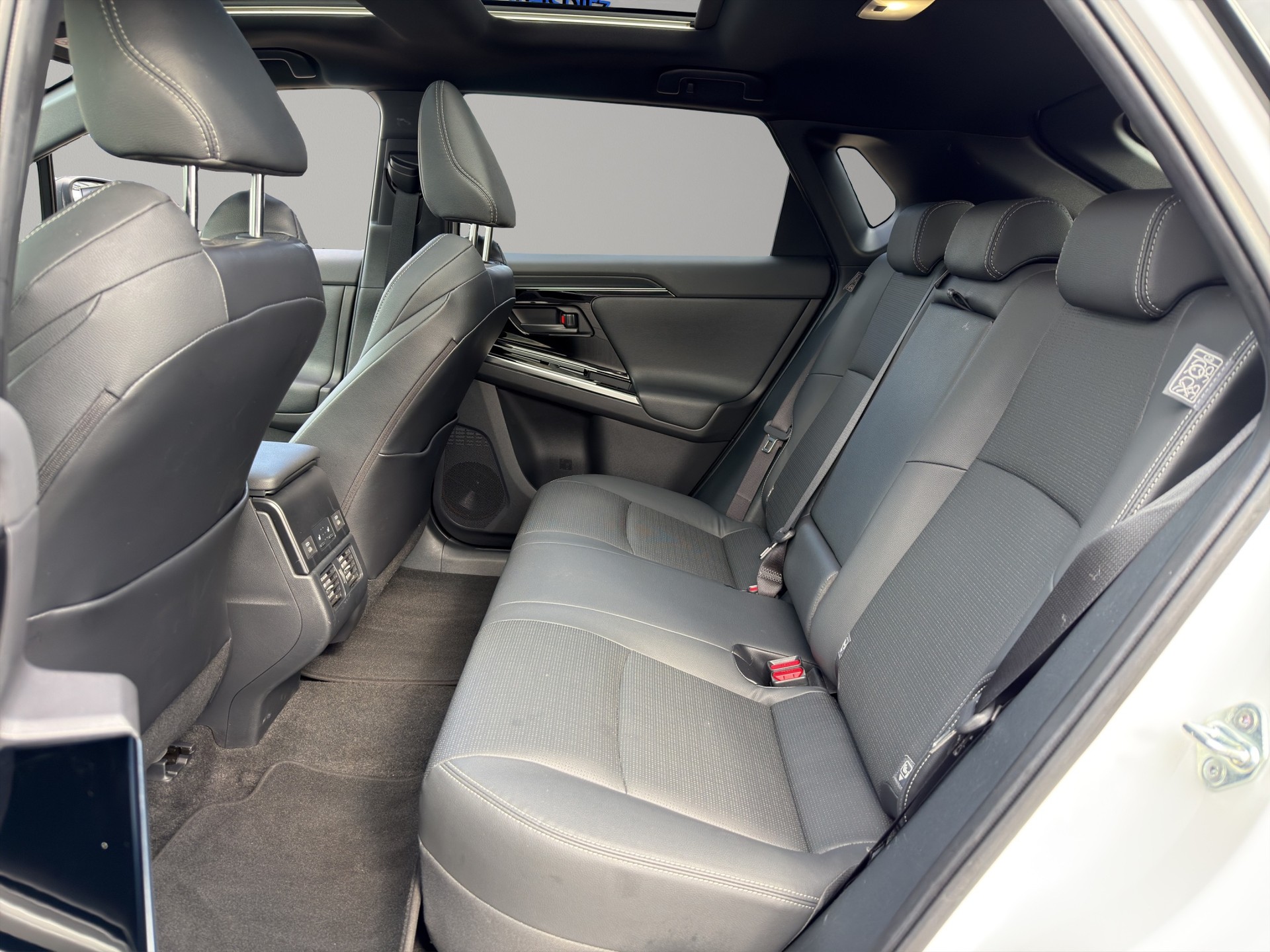 TOYOTA bZ4X 6.6 kw OBC Premium AWD-image-7