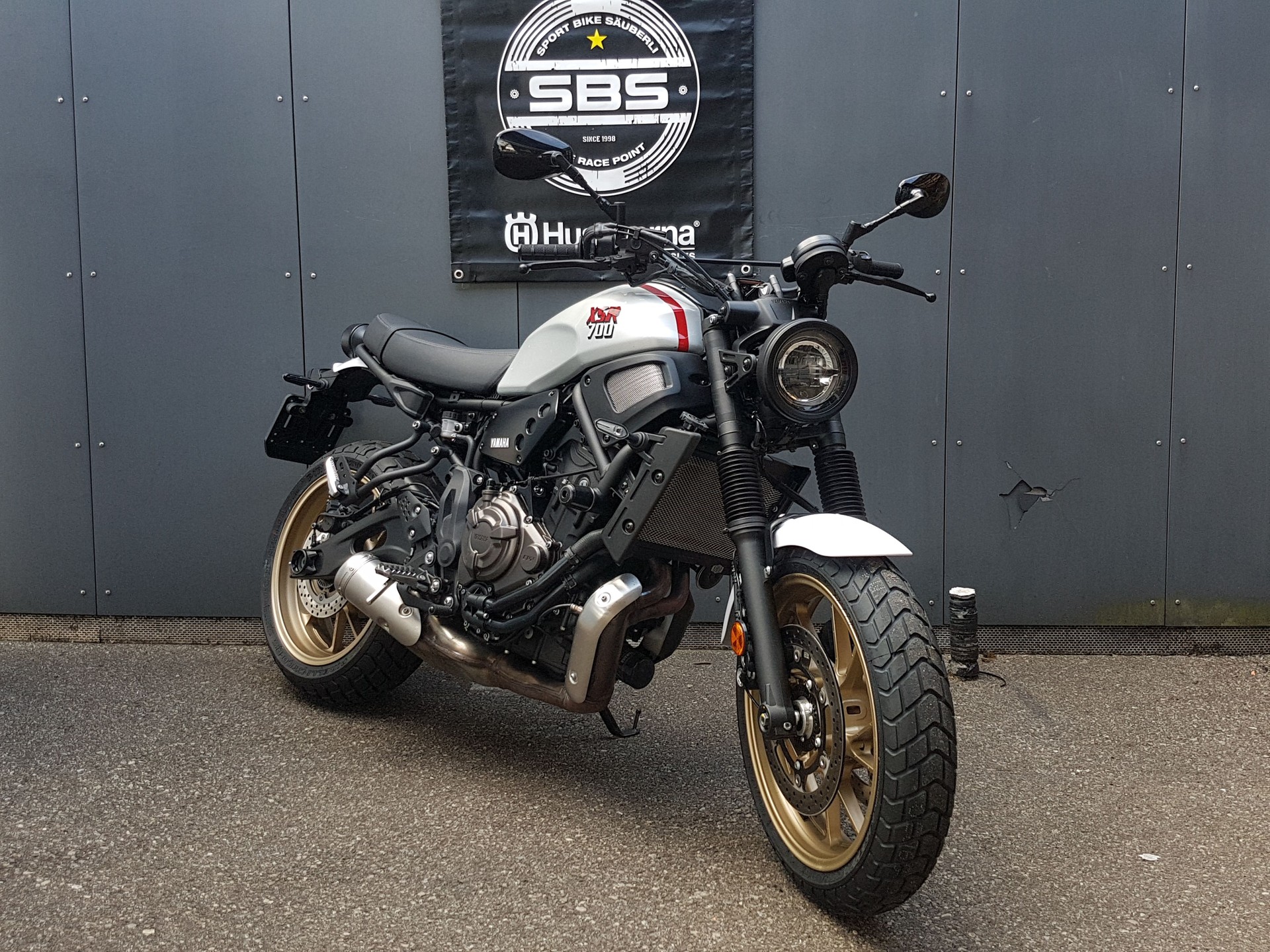 YAMAHA XSR 700 XTribute-showroom-element-3
