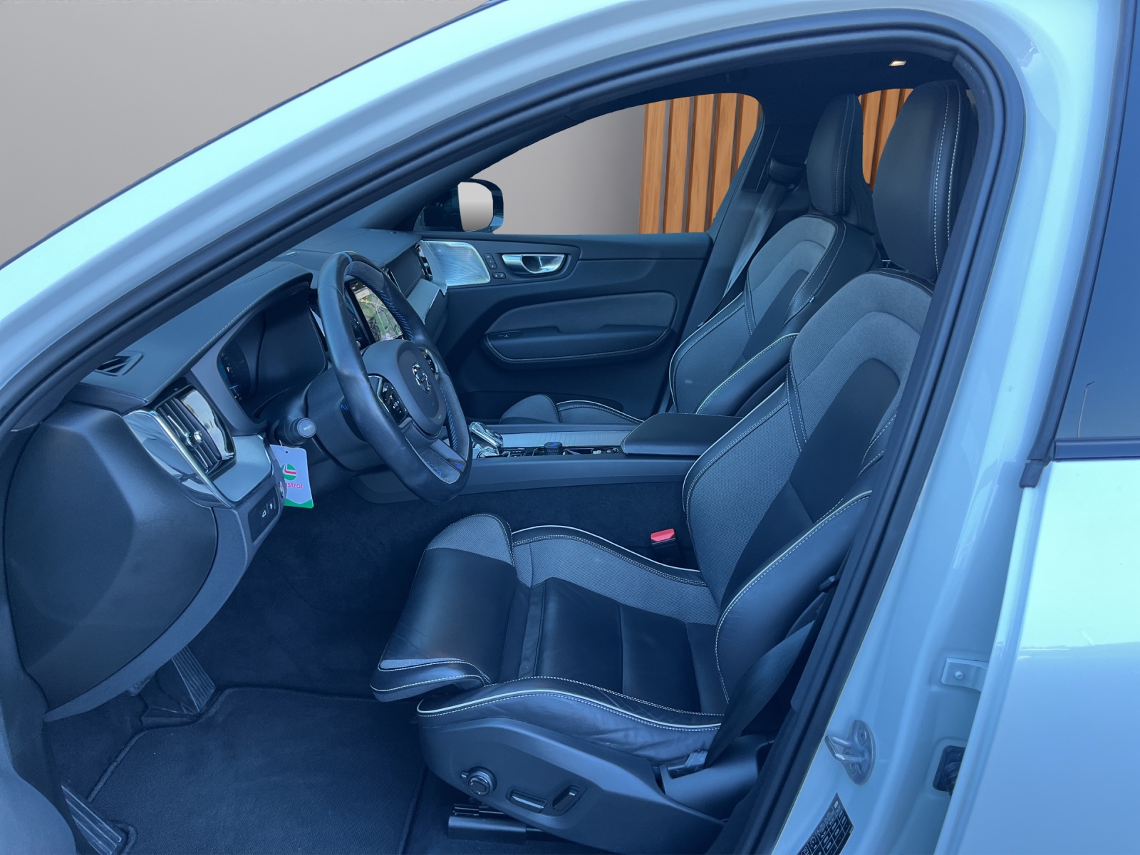 VOLVO XC60 2.0 T8 TE Ultimate Dark eAWD-image-8
