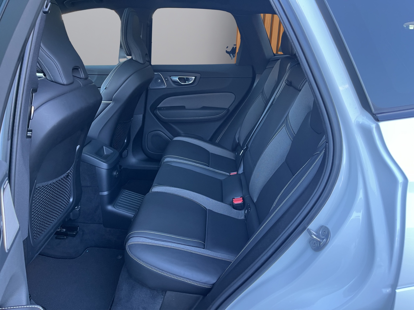 VOLVO XC60 2.0 T8 TE Ultimate Dark eAWD-image-9