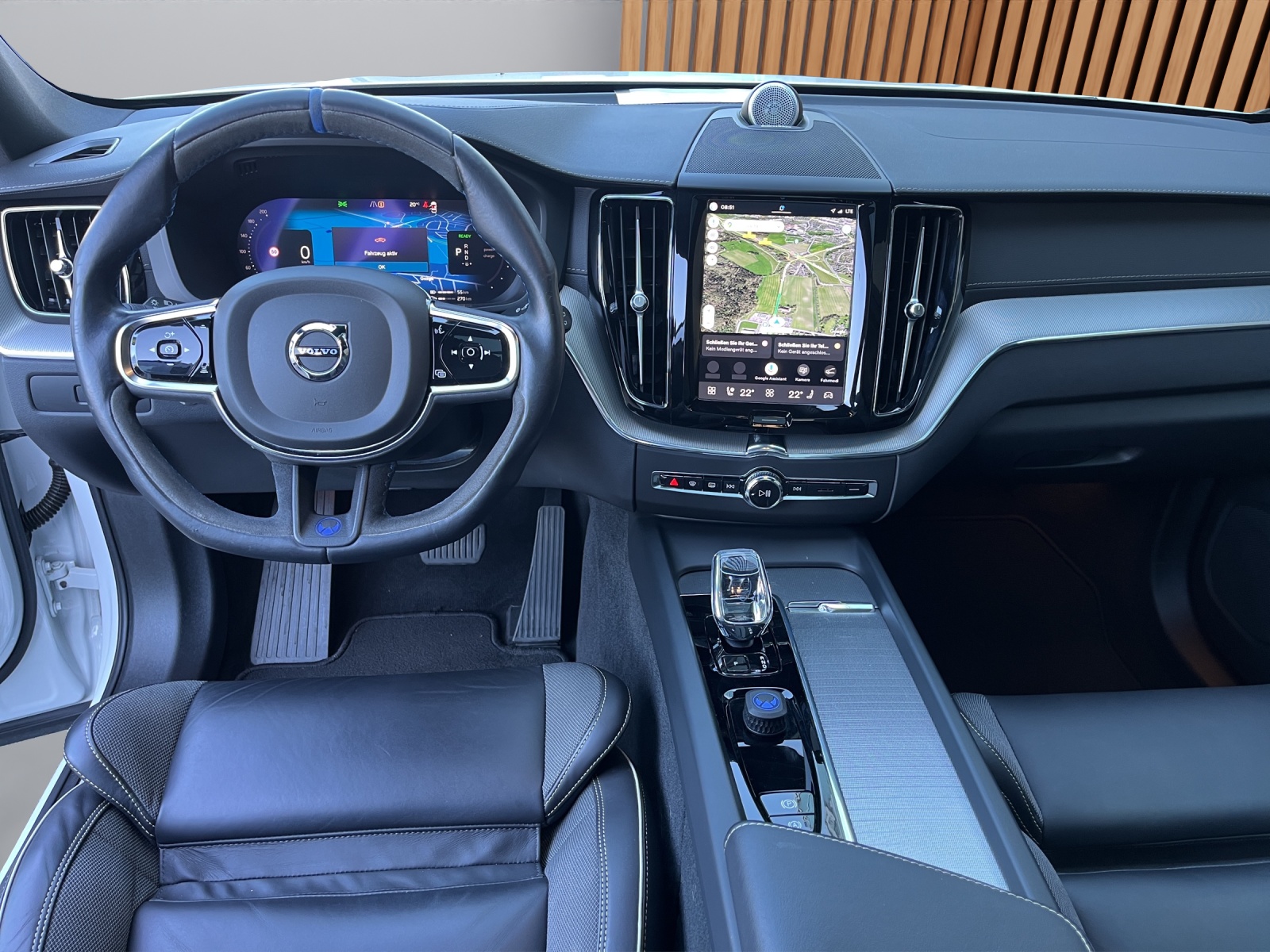 VOLVO XC60 2.0 T8 TE Ultimate Dark eAWD-image-11