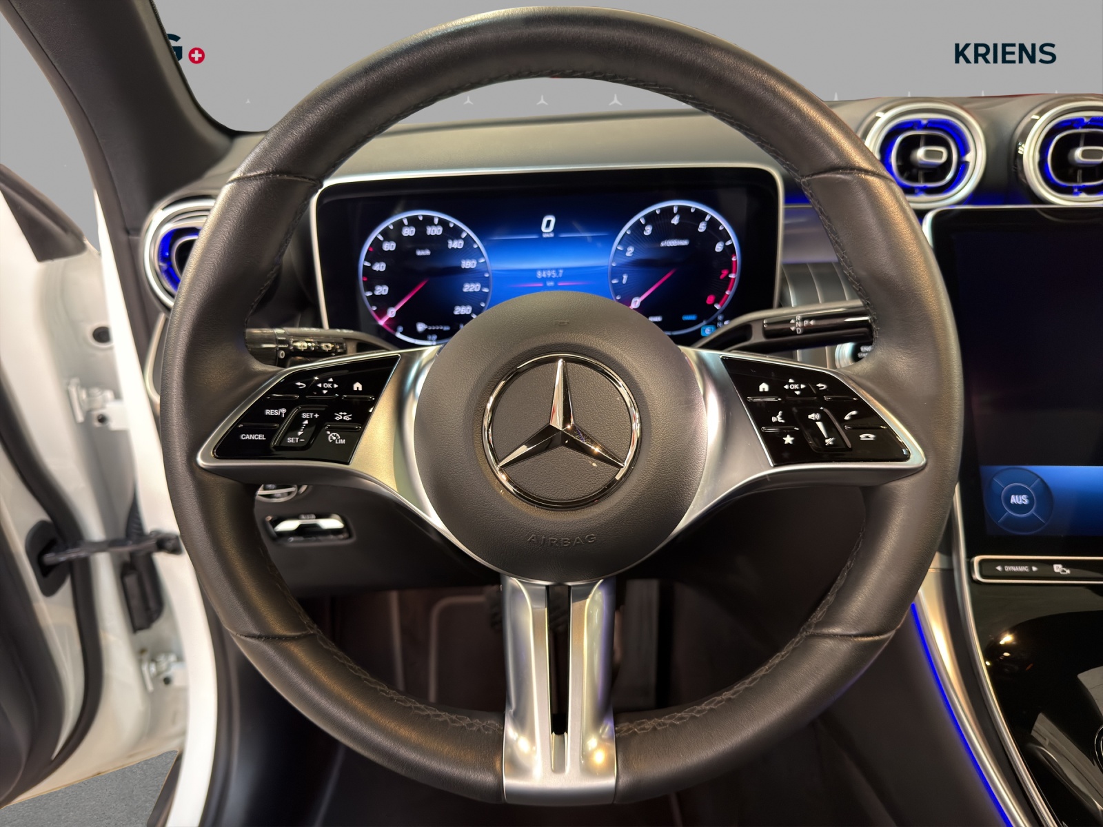 MERCEDES-BENZ GLC 200 4M - Avantgarde / DISTRONIC / Rückfahrkamera / Panorama-Dach-image-9
