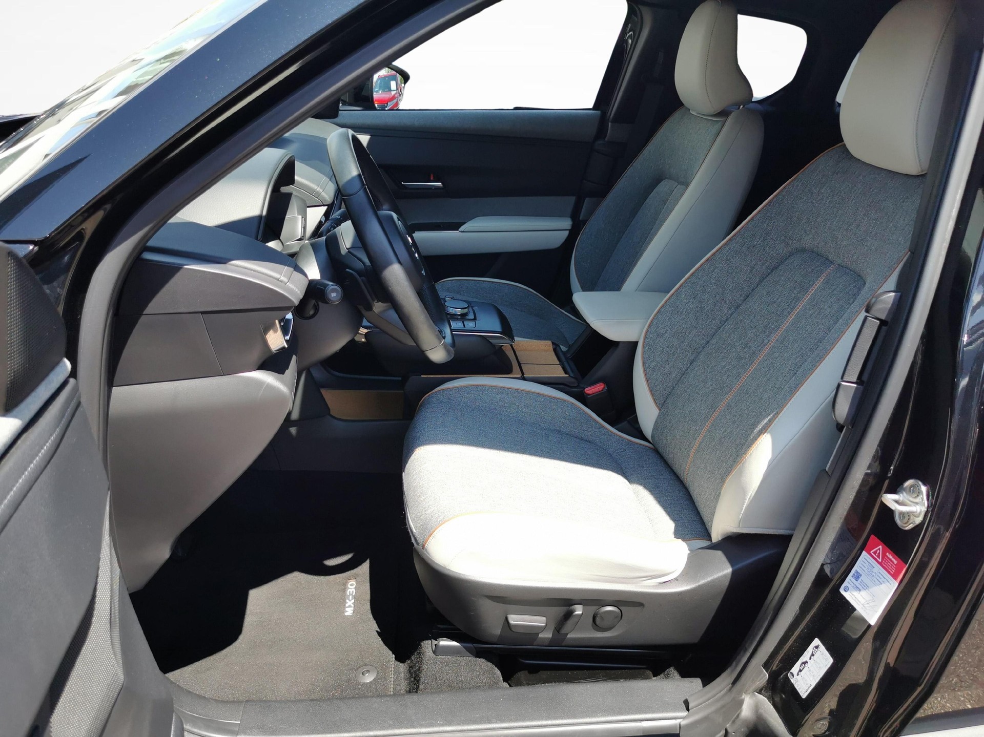 MAZDA MX-30 e-Skyactiv Revolution-showroom-element-1