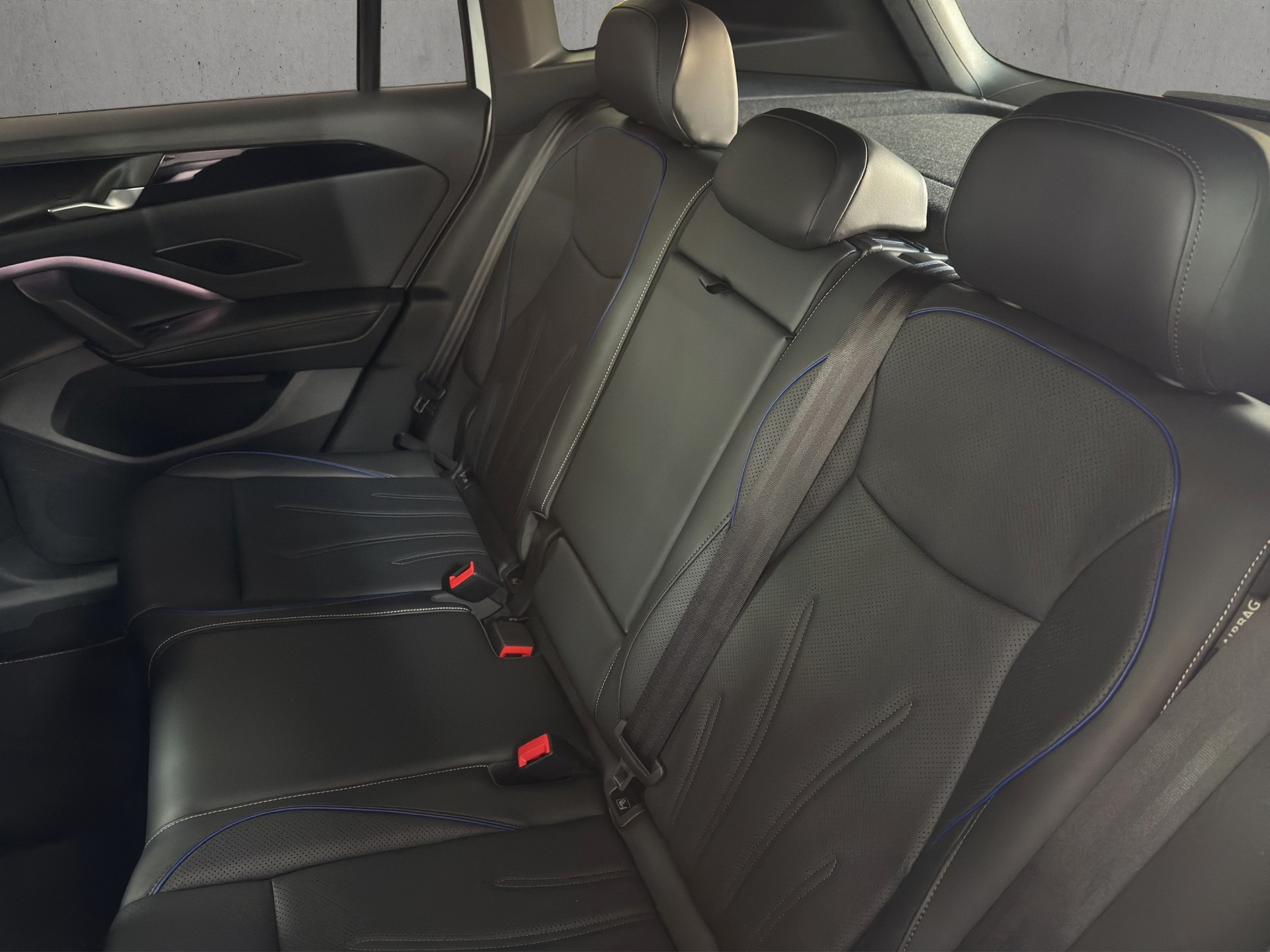VW Tiguan 2.0 TSI DSG R-Line 4M. "AHK-Leder Varenna-Pano-360°Kam.-Black Style"-image-11
