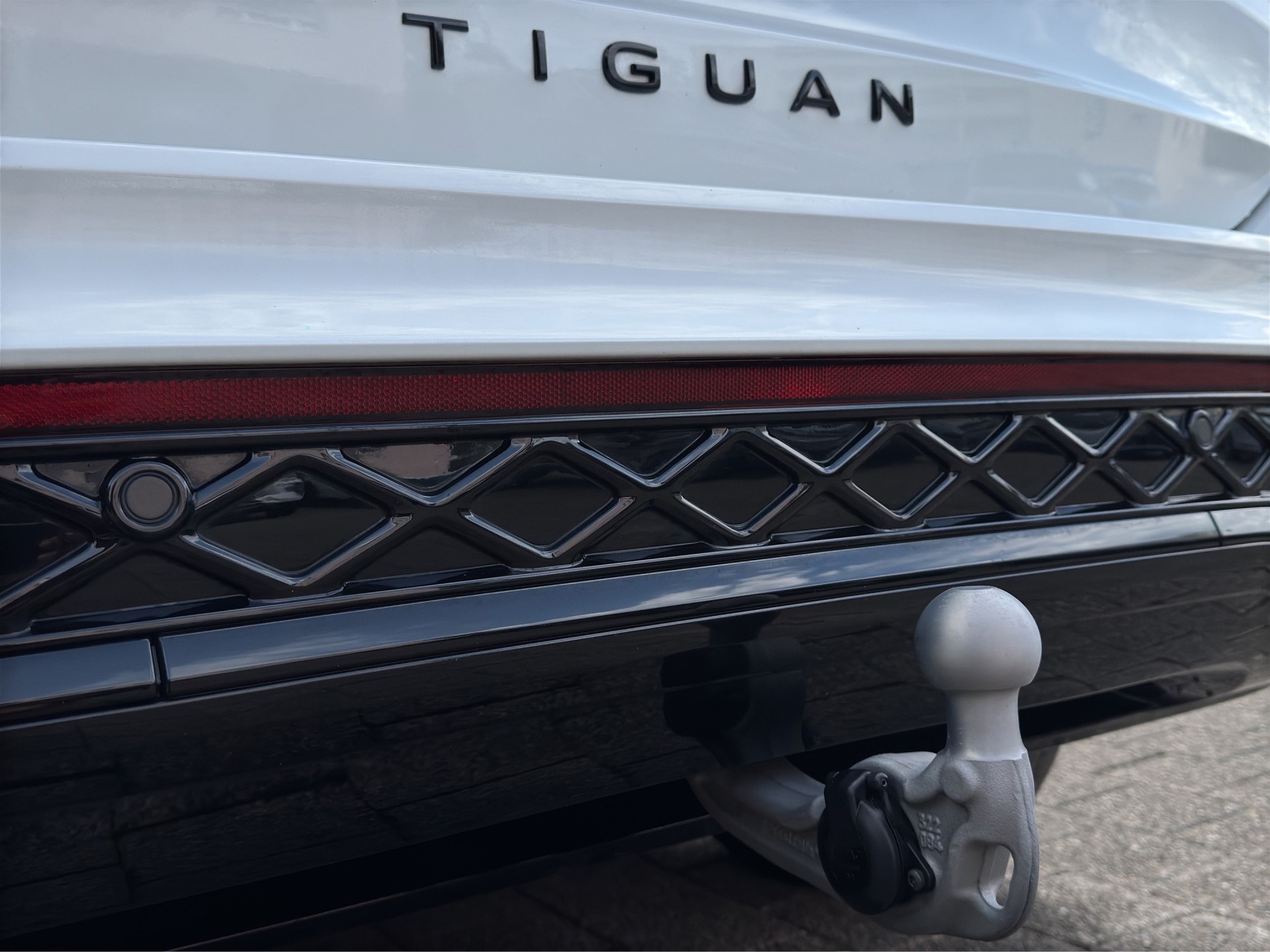 VW Tiguan 2.0 TSI DSG R-Line 4M. "AHK-Leder Varenna-Pano-360°Kam.-Black Style"-image-29