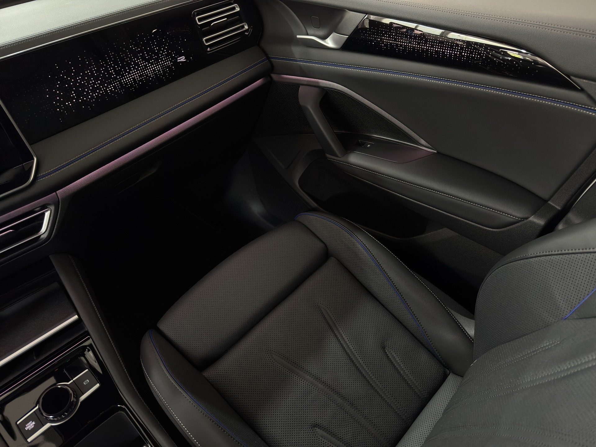 VW Tiguan 2.0 TSI DSG R-Line 4M. "AHK-Leder Varenna-Pano-360°Kam.-Black Style"-image-19