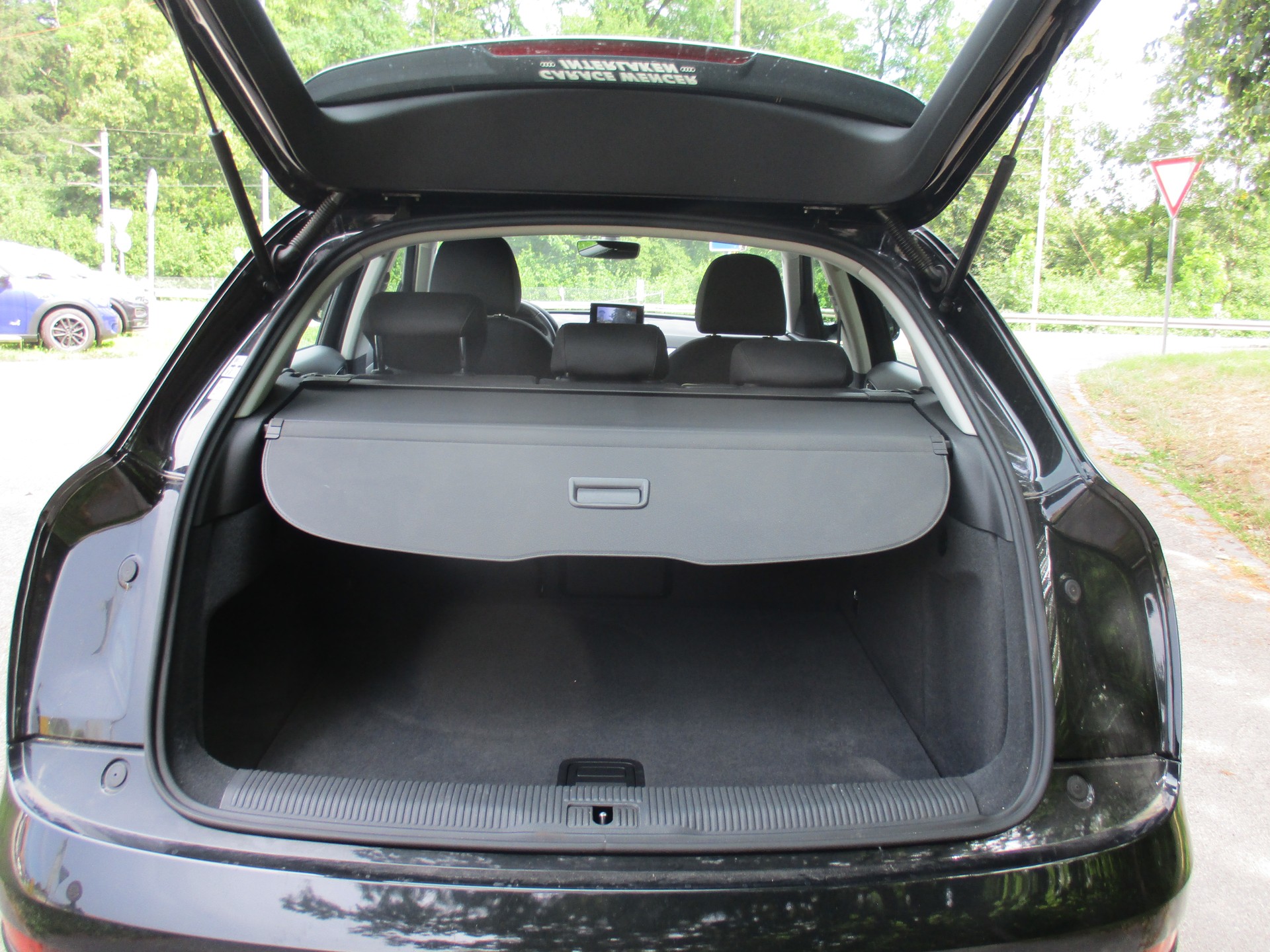AUDI Q3 2.0 TDI sport quattro S-tronic-image-8