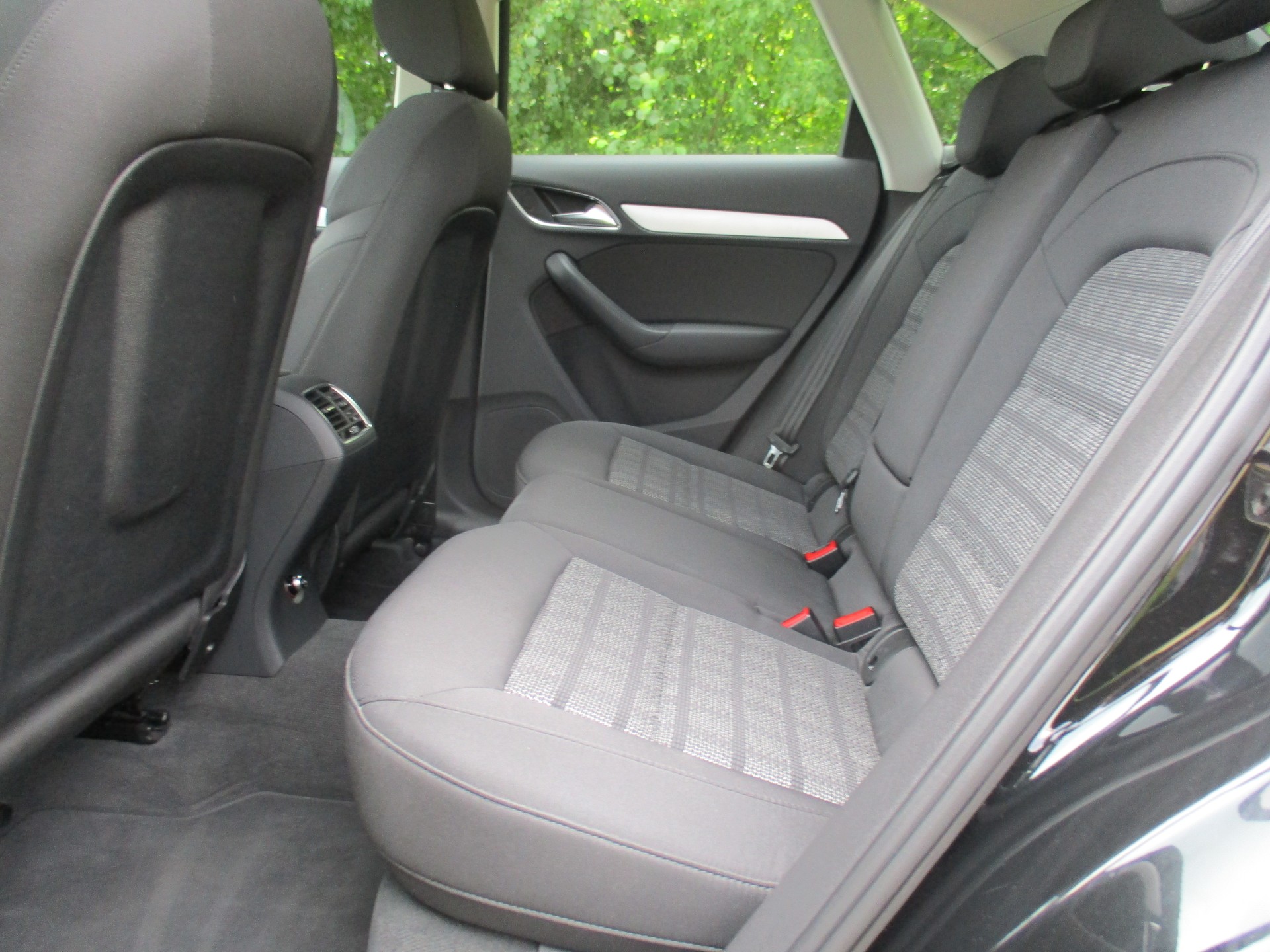 AUDI Q3 2.0 TDI sport quattro S-tronic-image-7