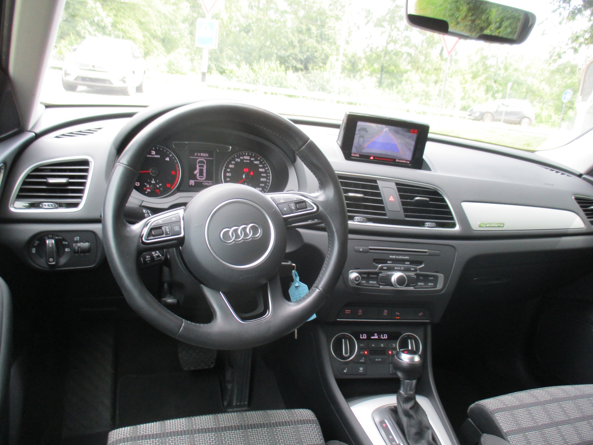 AUDI Q3 2.0 TDI sport quattro S-tronic-image-6