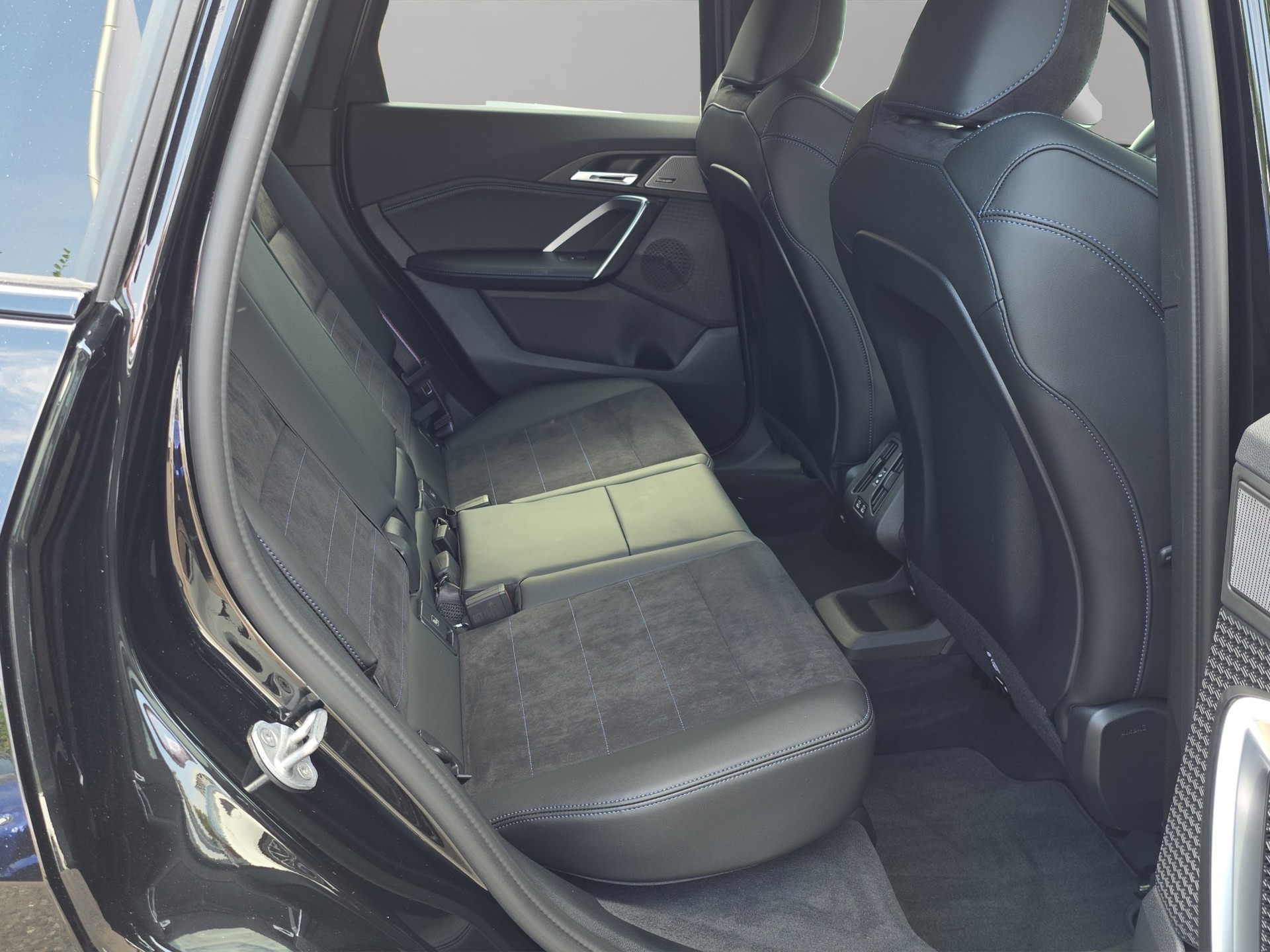 BMW X1 xDrive 23i 48V M Sport Pro-image-17