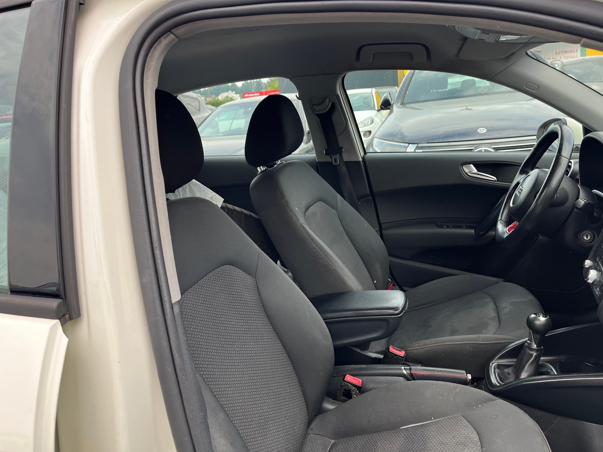 AUDI A1 Sportback 1.4 TFSI Attraction-image-13