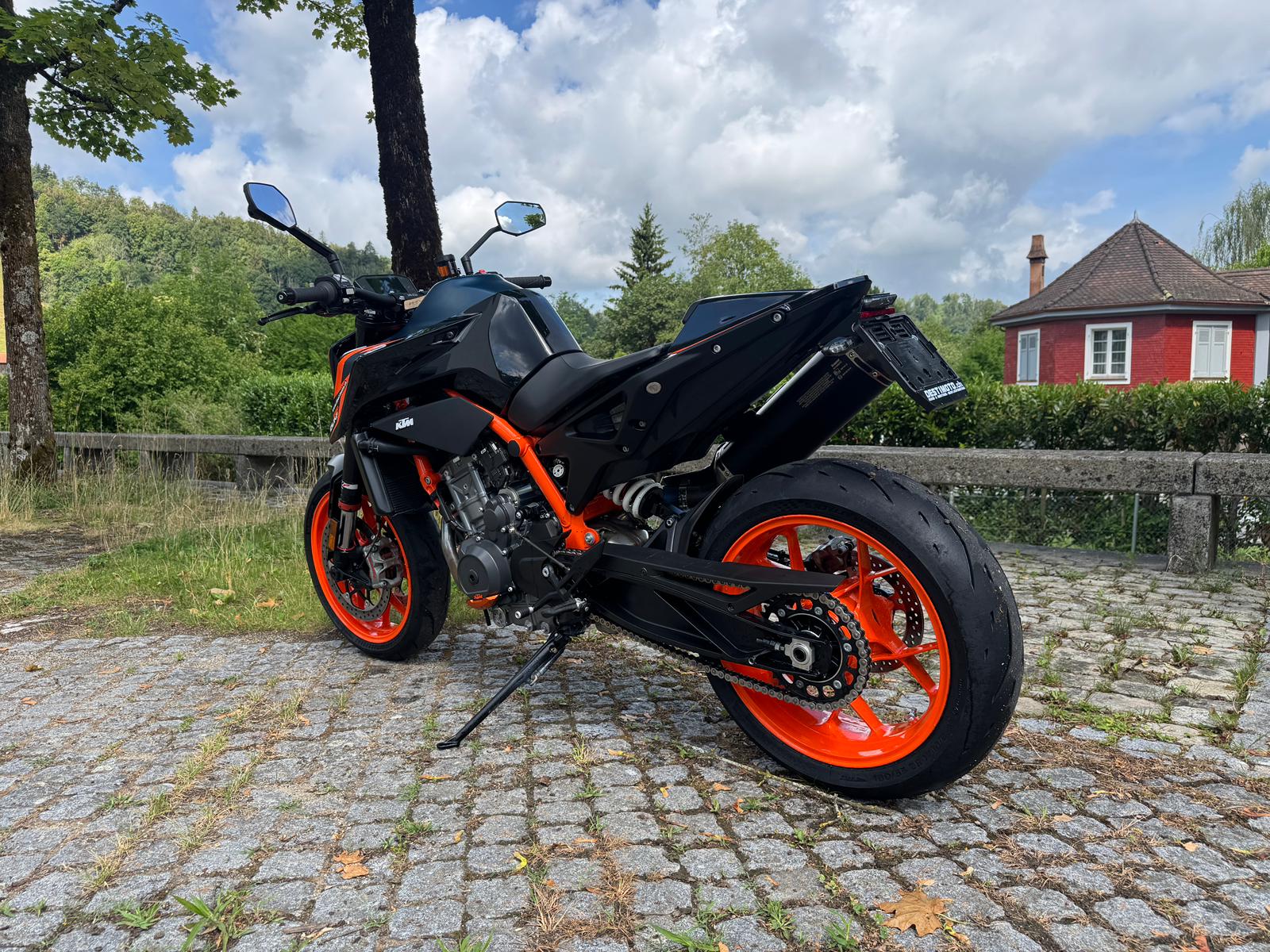KTM 890 Duke R-image-3