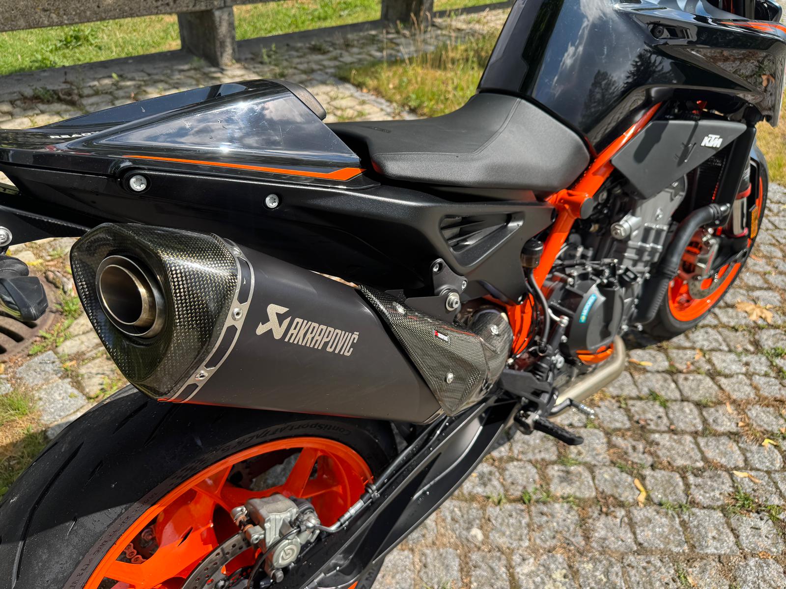 KTM 890 Duke R-image-6
