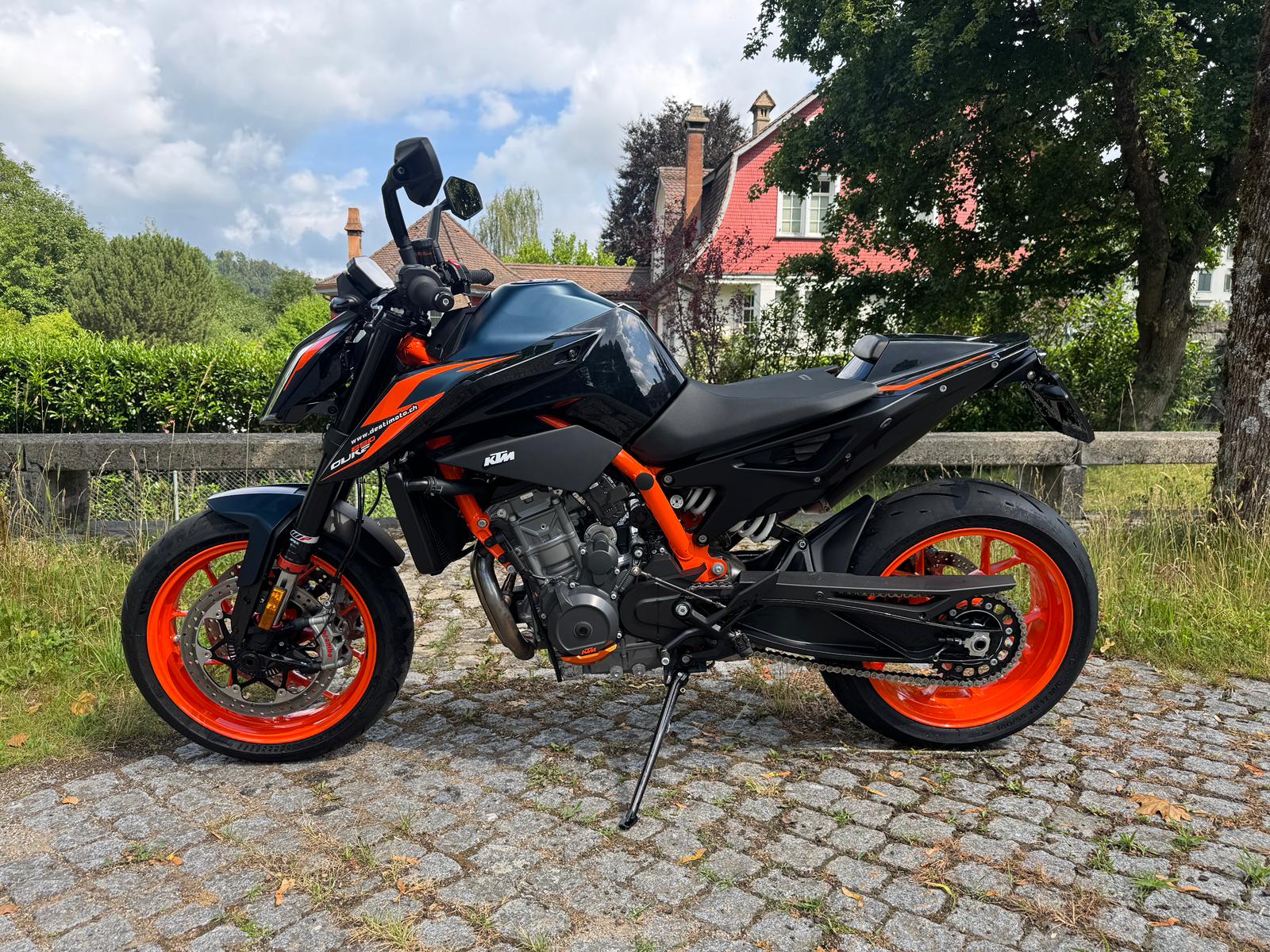 KTM 890 Duke R-image-1