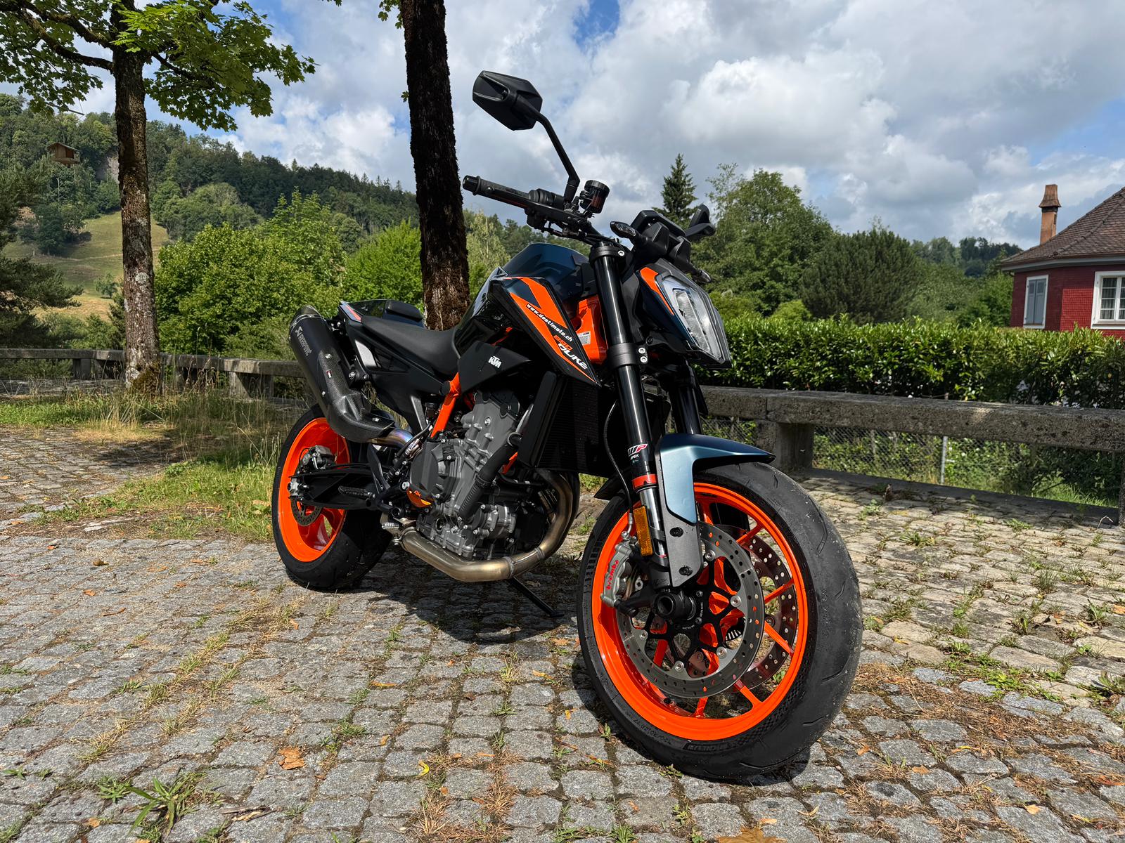 KTM 890 Duke R-image-8