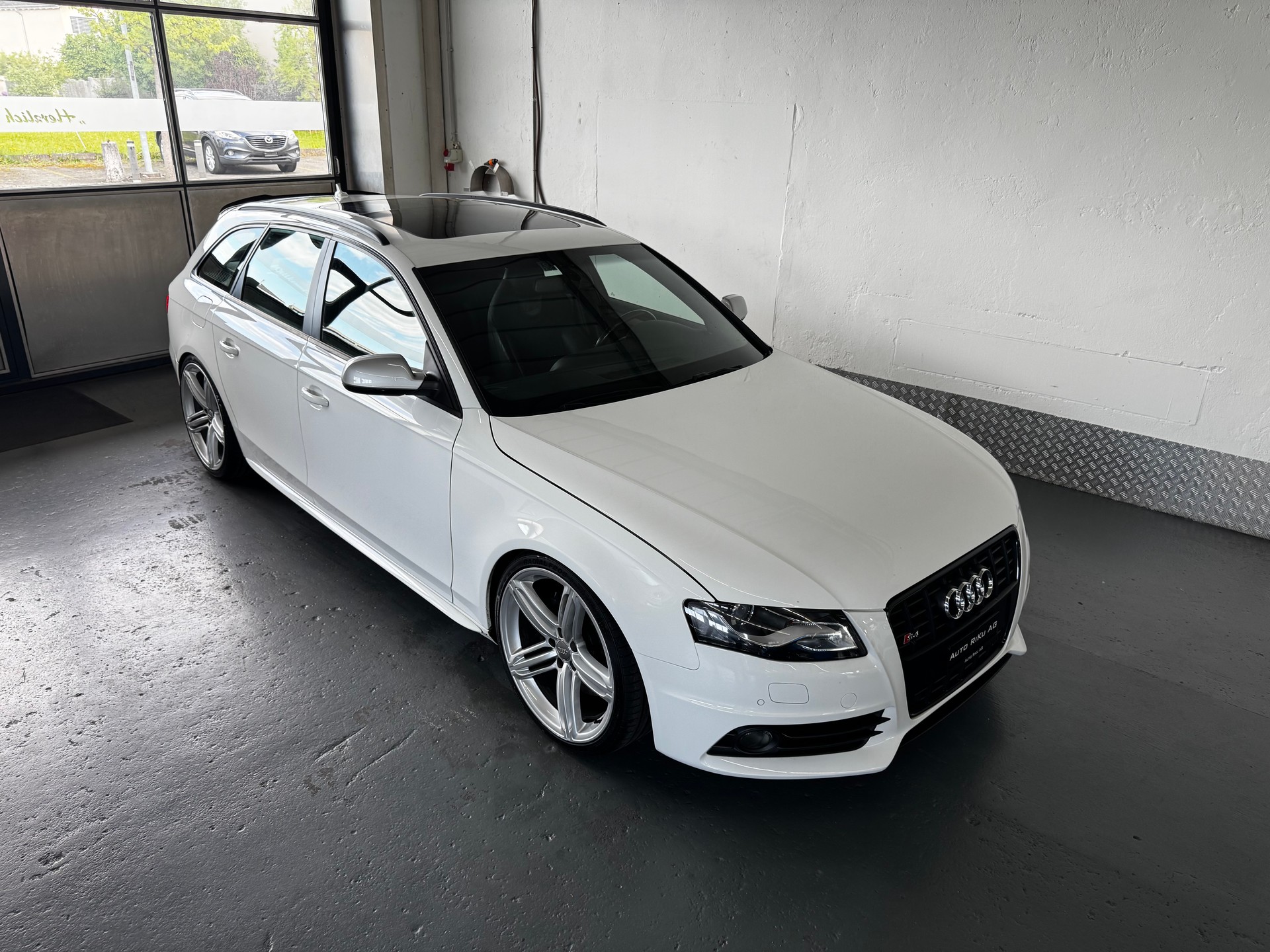 AUDI S4 Avant 3.0TFSI-image-0