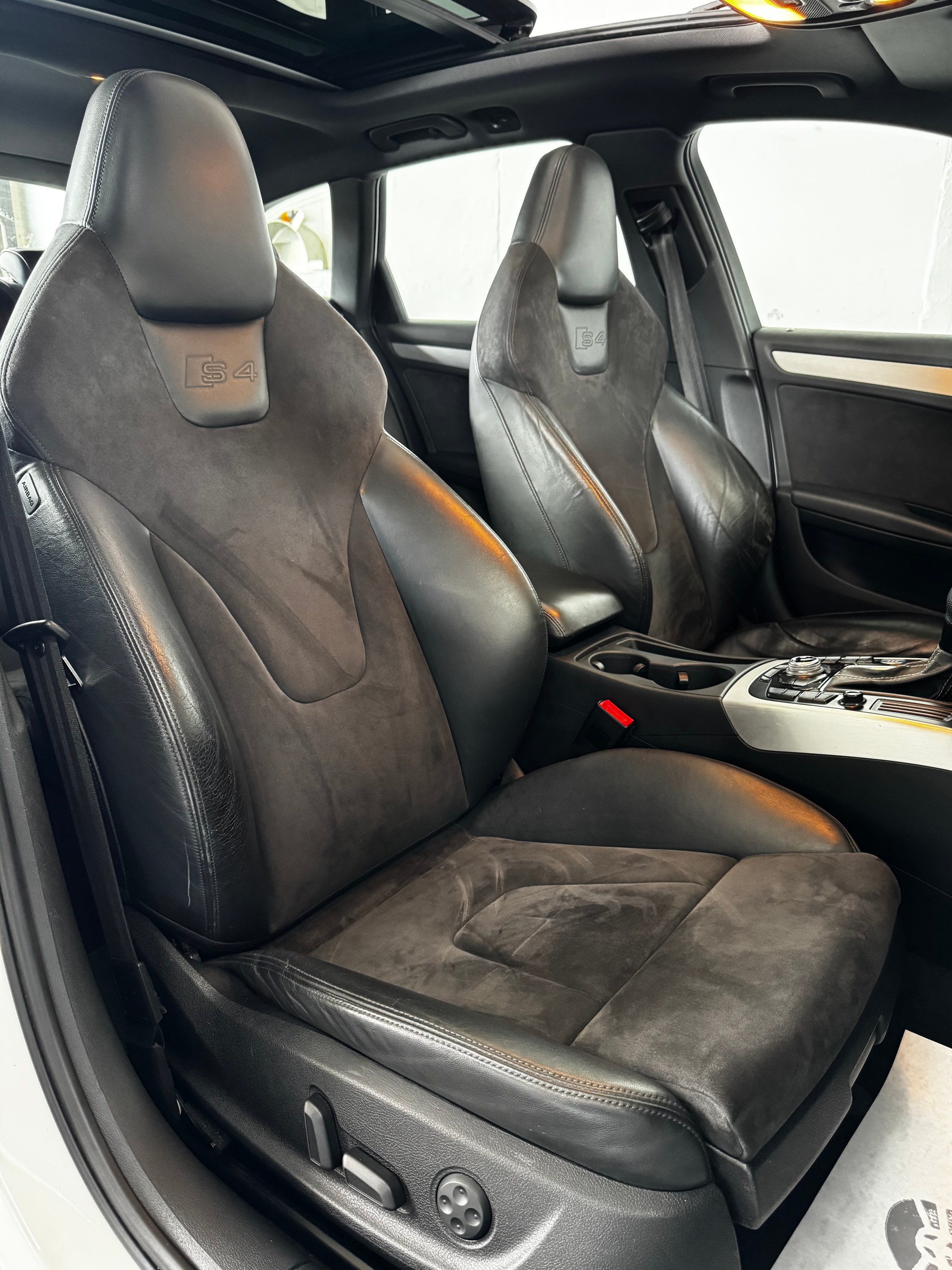 AUDI S4 Avant 3.0TFSI-image-22