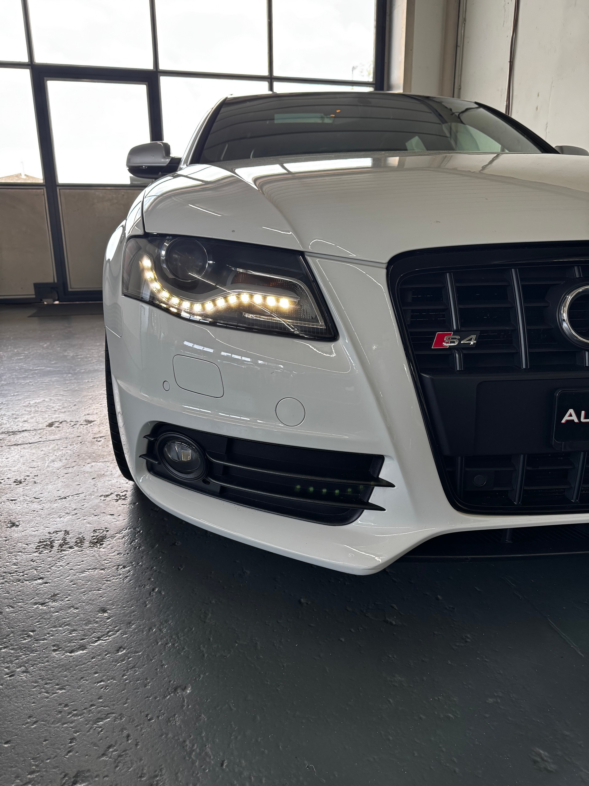 AUDI S4 Avant 3.0TFSI-image-2