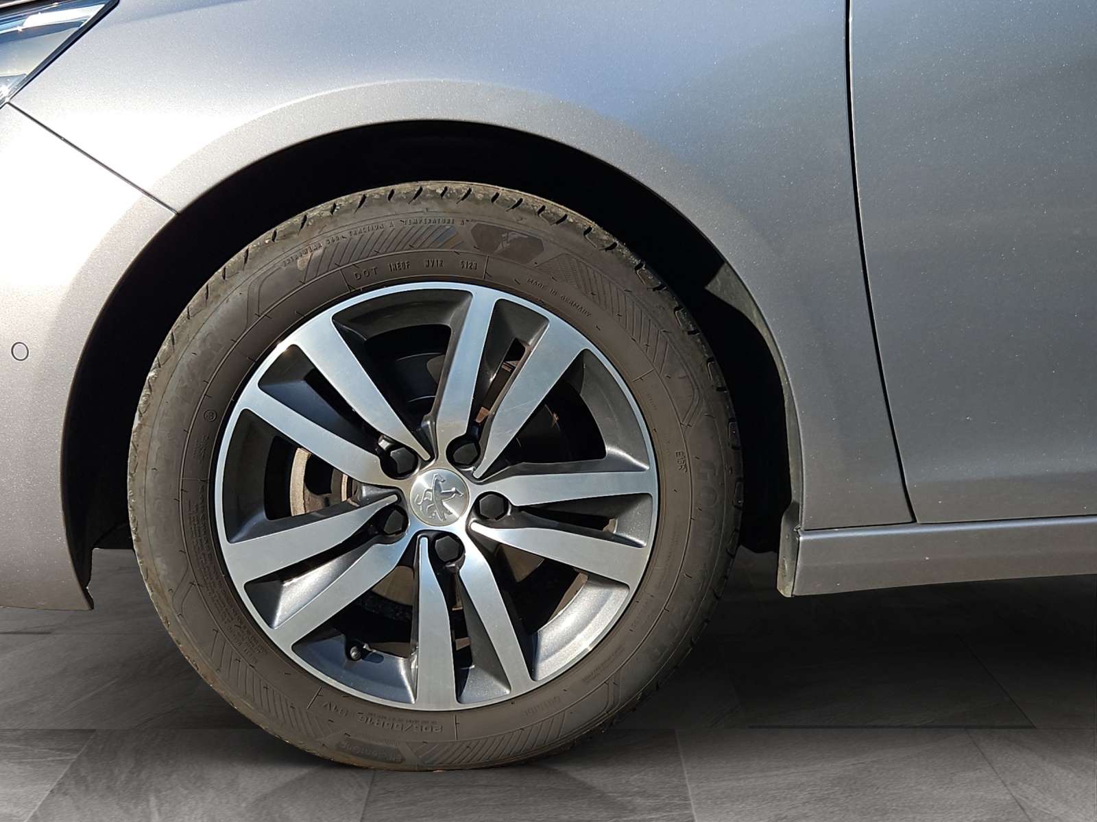 PEUGEOT 308 1.2 Pure Tech Tech Edition EAT8-image-3