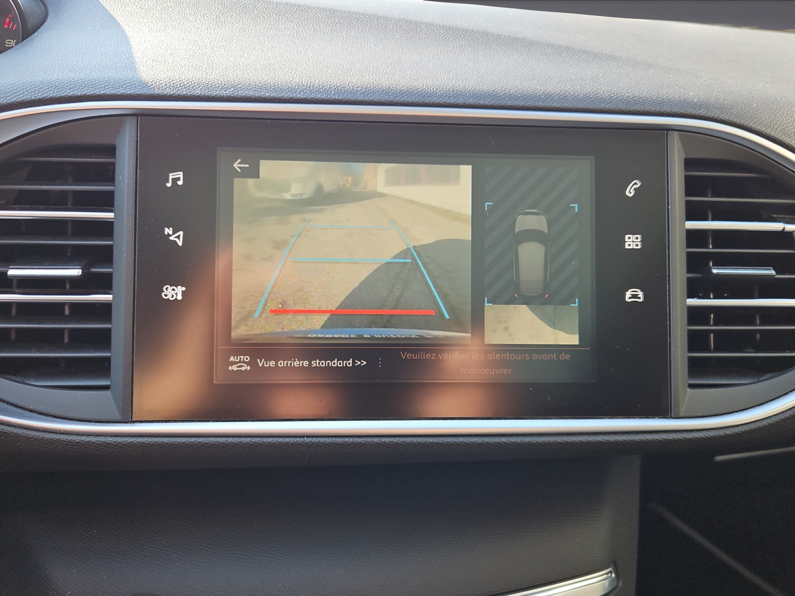 PEUGEOT 308 1.2 Pure Tech Tech Edition EAT8-image-14