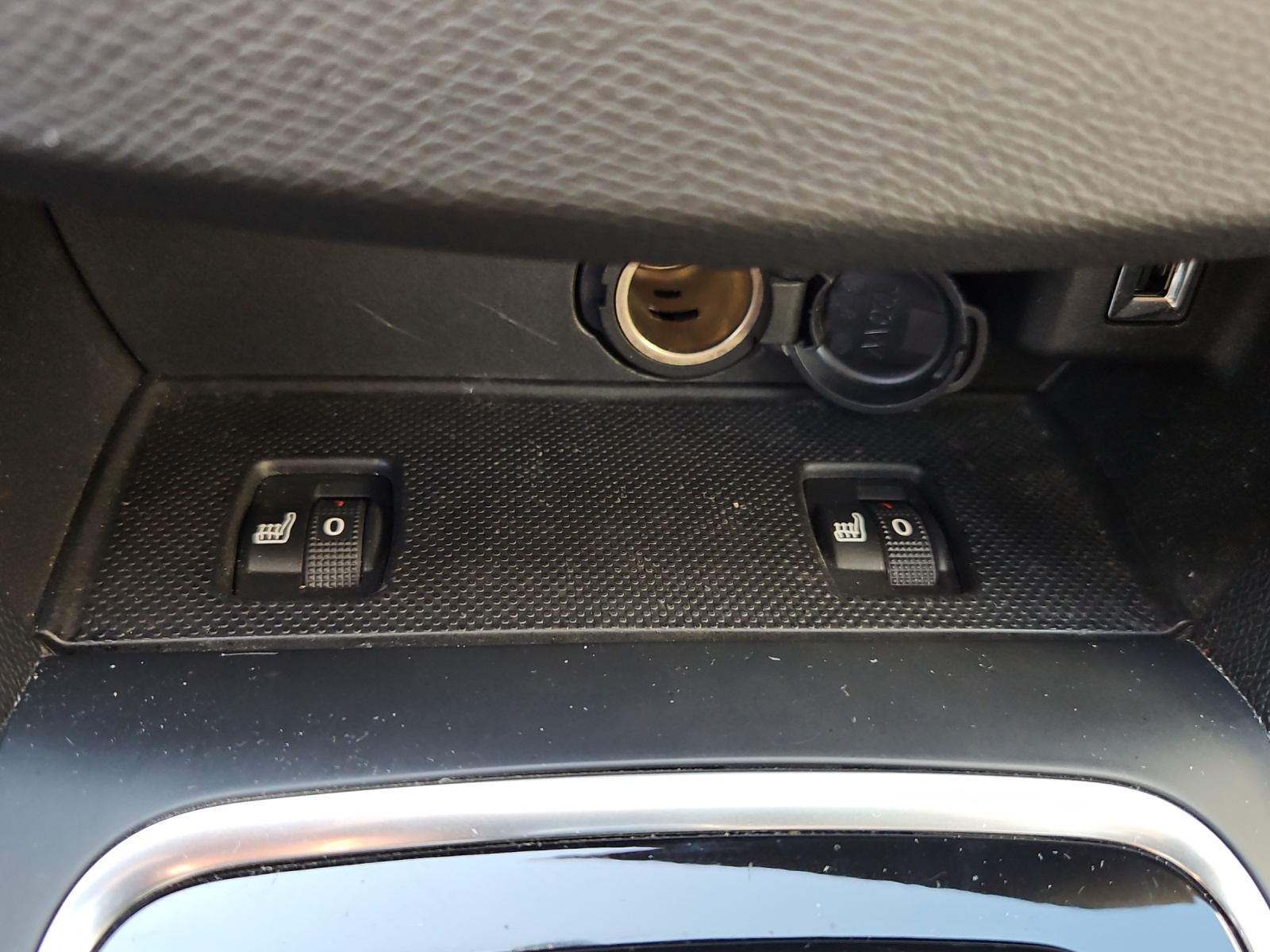 PEUGEOT 308 1.2 Pure Tech Tech Edition EAT8-image-18