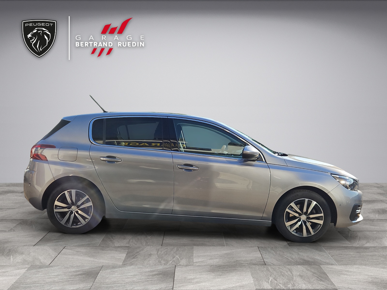 PEUGEOT 308 1.2 Pure Tech Tech Edition EAT8-image-6
