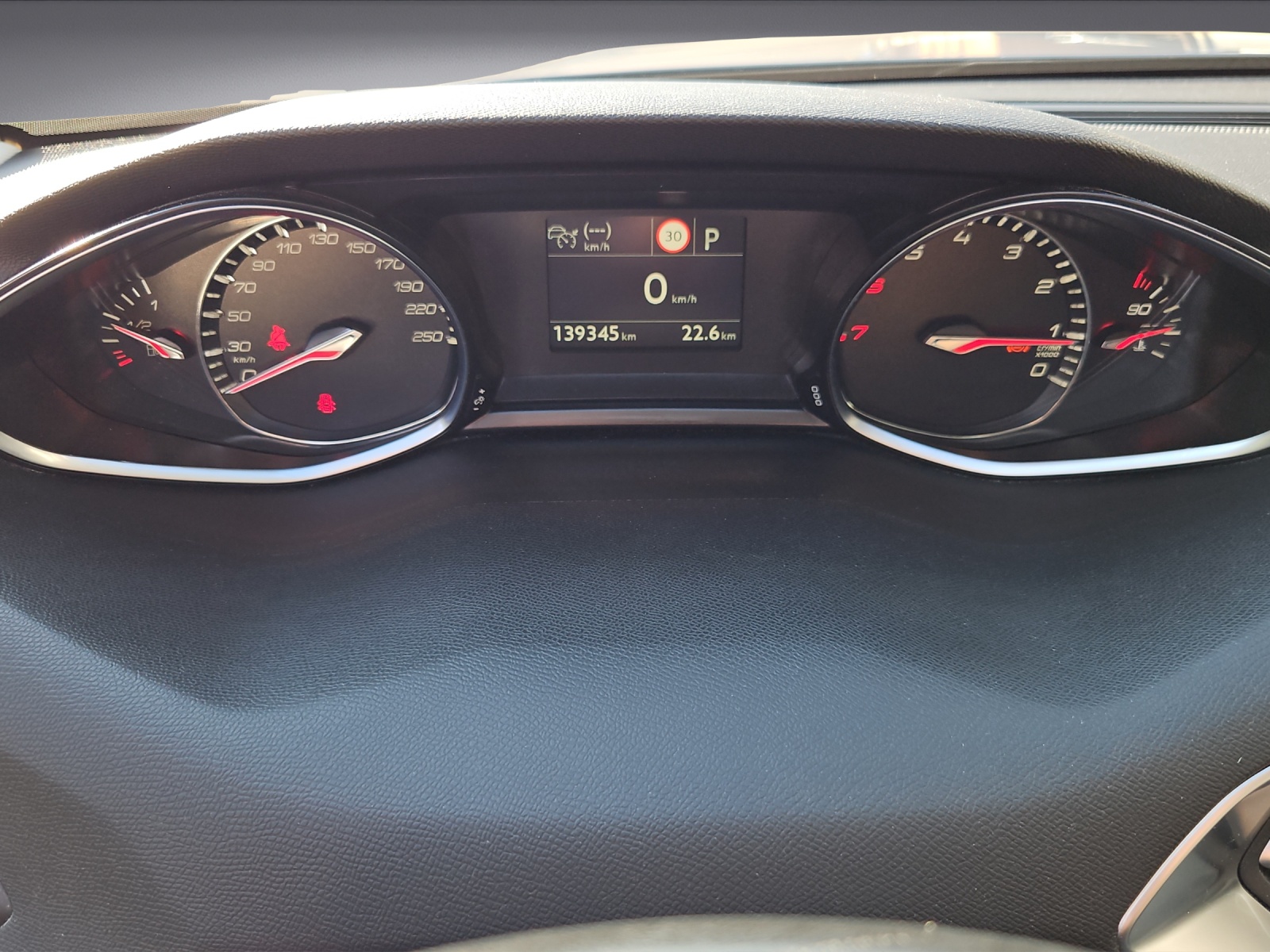 PEUGEOT 308 1.2 Pure Tech Tech Edition EAT8-image-13