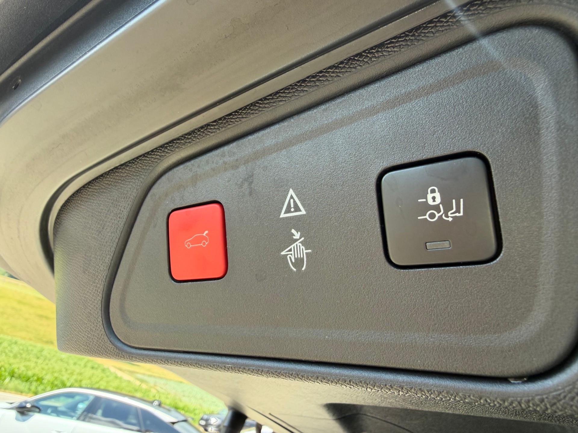 PEUGEOT 3008 1.6 BlueHDi GT *AHK, Schiebedach*-image-6