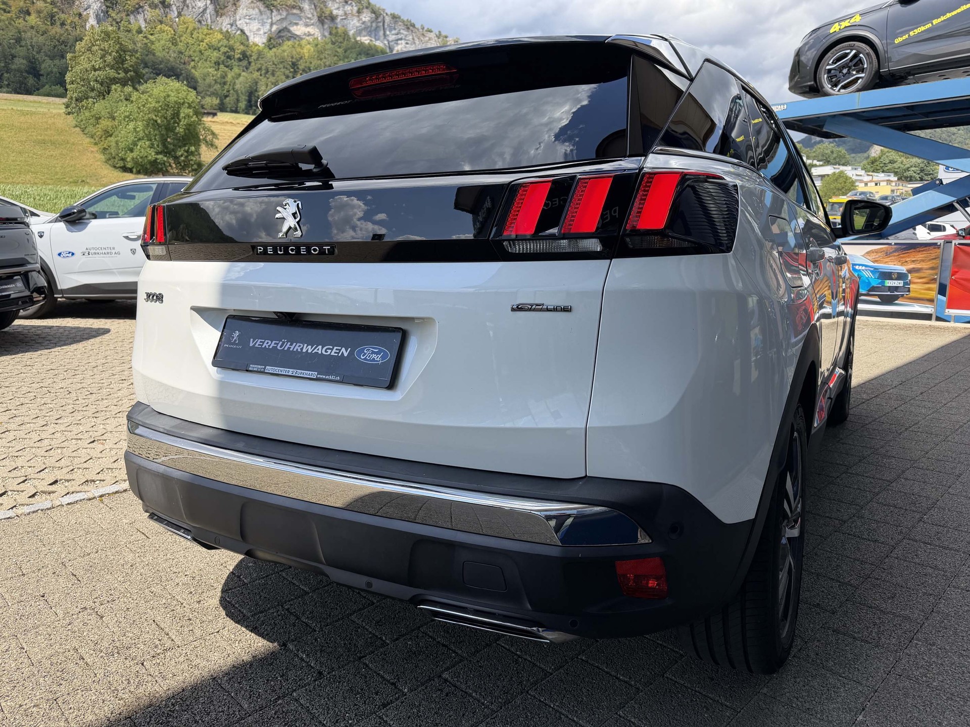 PEUGEOT 3008 1.6 BlueHDi GT *AHK, Schiebedach*-showroom-element-3