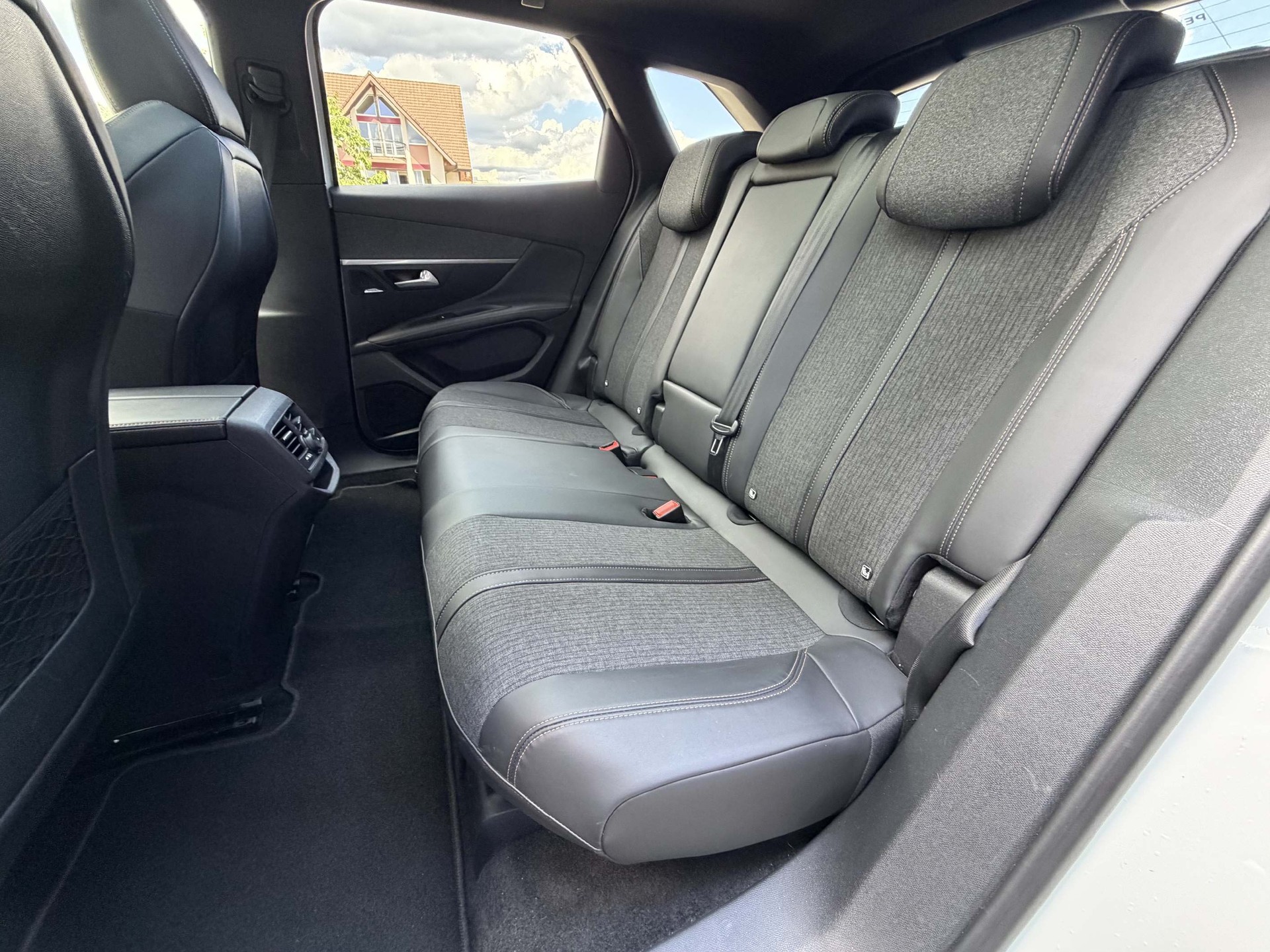 PEUGEOT 3008 1.6 BlueHDi GT *AHK, Schiebedach*-image-7