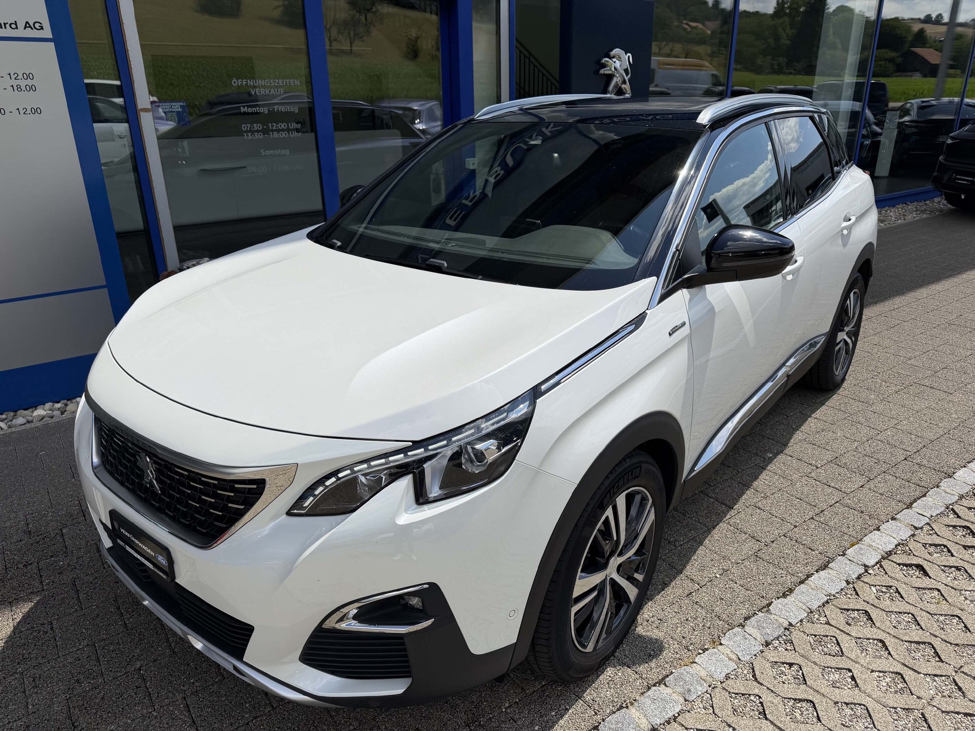 PEUGEOT 3008 1.6 BlueHDi GT *AHK, Schiebedach*-showroom-element-1